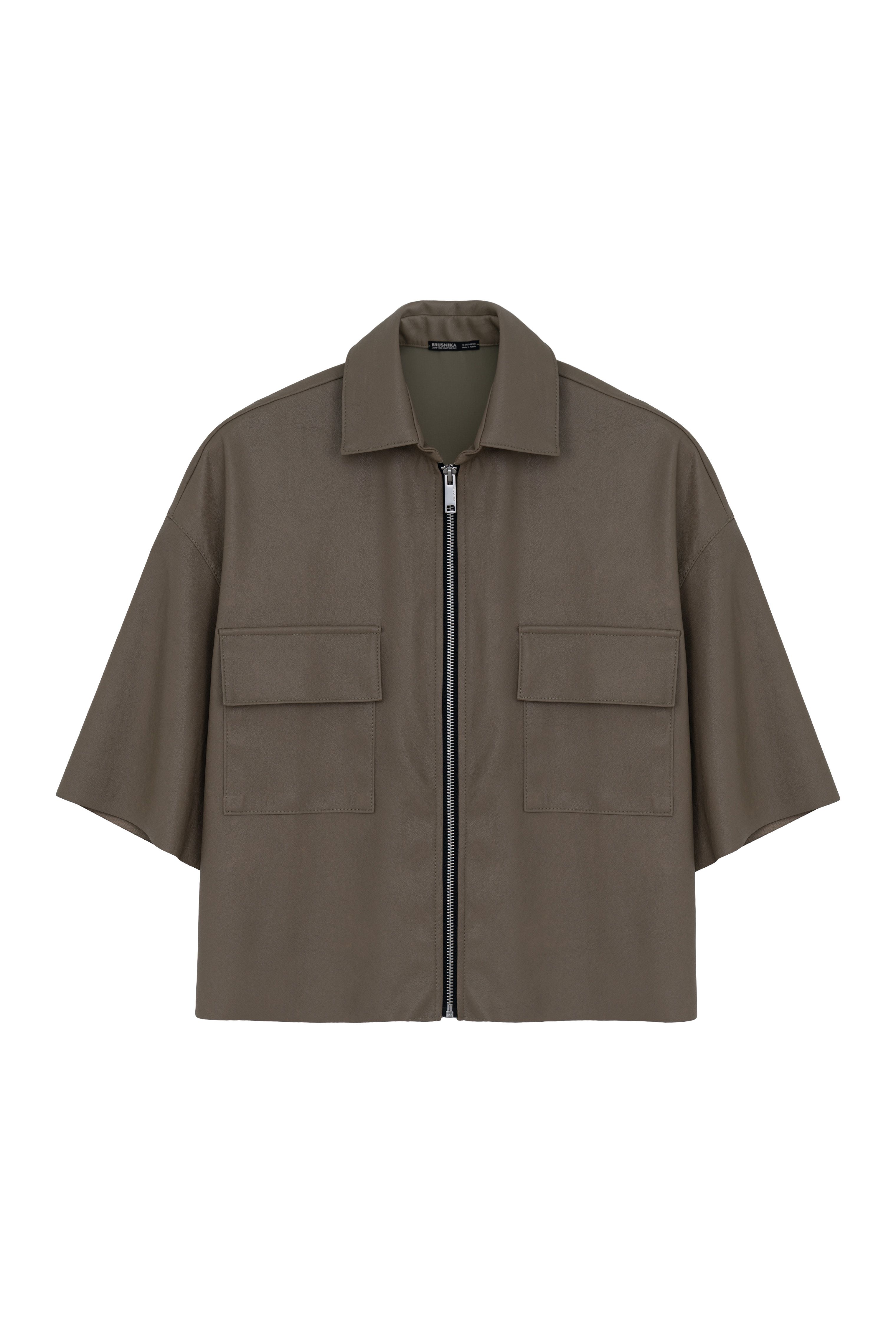 Рубашка из экокожи с накладными карманами