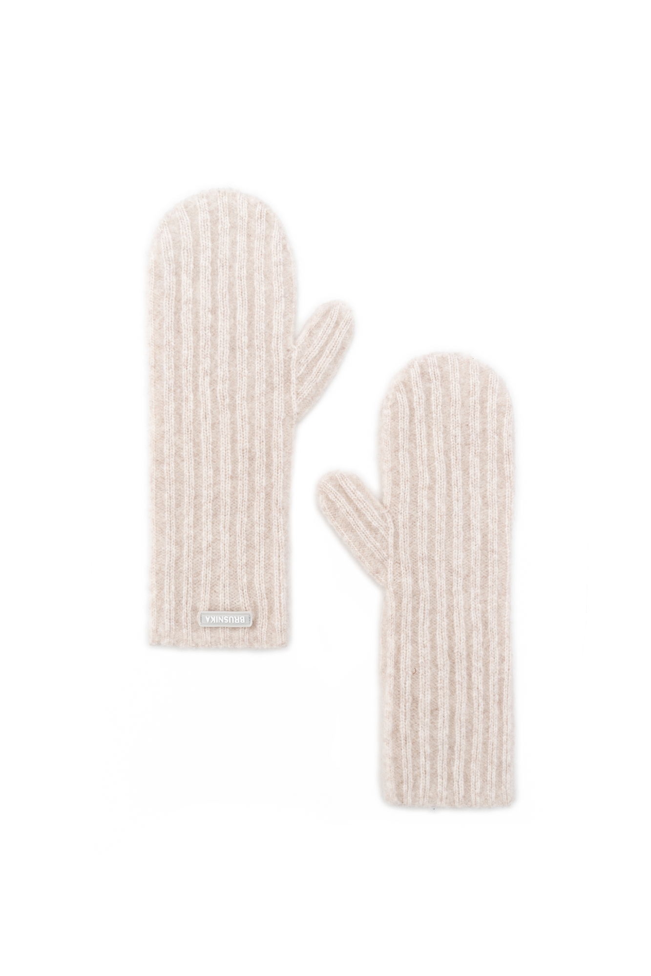 Трикотажные варежки из шерсти мериноса. Изделие декорировано брендированным ярлыком.