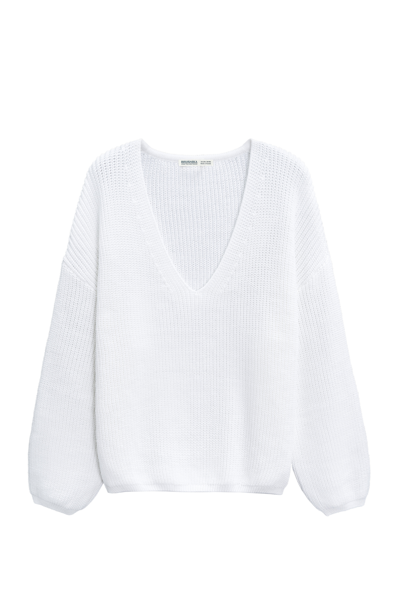 Трикотажный джемпер из хлопка с добавлением эластана. Модель свободного силуэта с V-образным вырезом горловины и спущенной линией плеч.