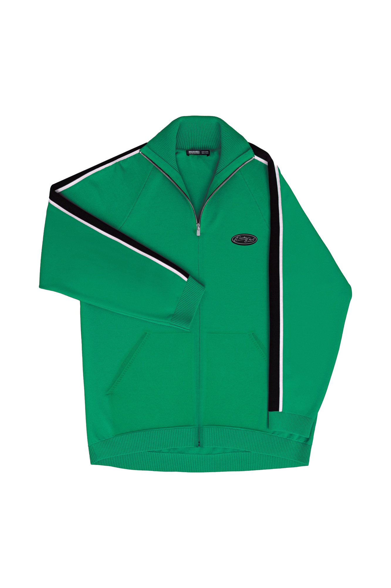 Бомбер из вискозы с брендированным ярлыком на груди, двухцветным лампасом и боковыми карманами. Воротник-стойка, манжеты и низ изделия в рубчик. Дополнить образ можно брюками или шортами в таком же стиле.