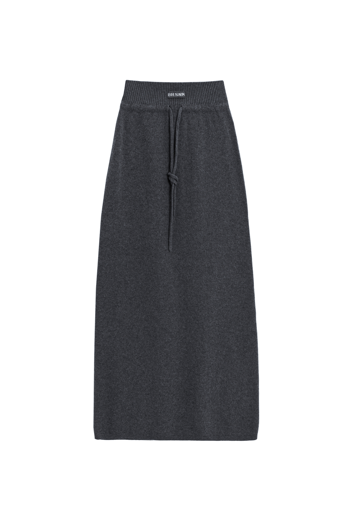 Трикотажная юбка длины макси из кашемира и шерсти. Модель по фигуре, с широким эластичным поясом в рубчик, дополненным кулиской и двумя накладными карманами сзади. Модель декорировано вывязанным логотипом