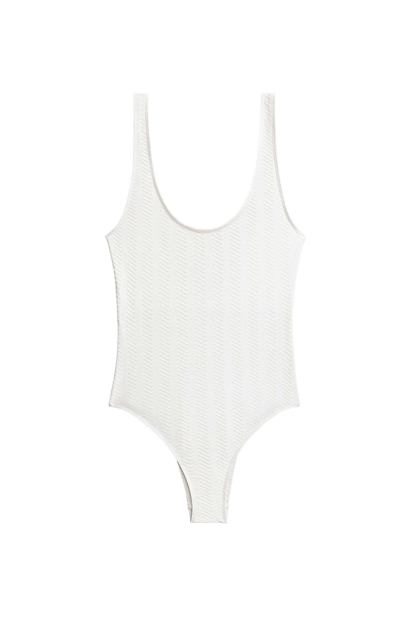 Классический слитный купальник на тонких бретельках, U-образным вырезом и глубоким вырезом на спине.