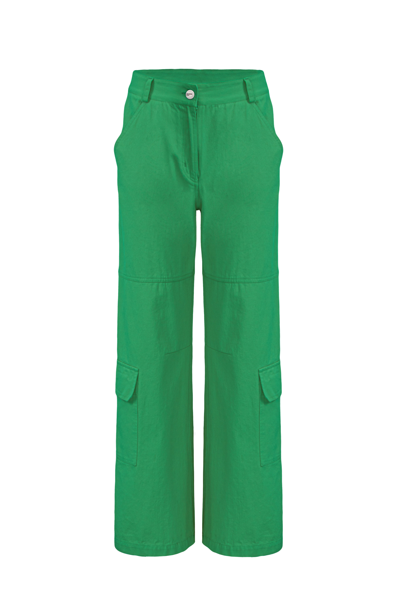 Брюки карго из 100% хлопка. Застежка на потайной молнии и пуговице. Боковые карманы. Сегодня карго пользуются огромной популярностью. Главное преимущество брюк – универсальность. Носить карго можно как с классическими предметами гардероба, так и с вещами в стиле casual.