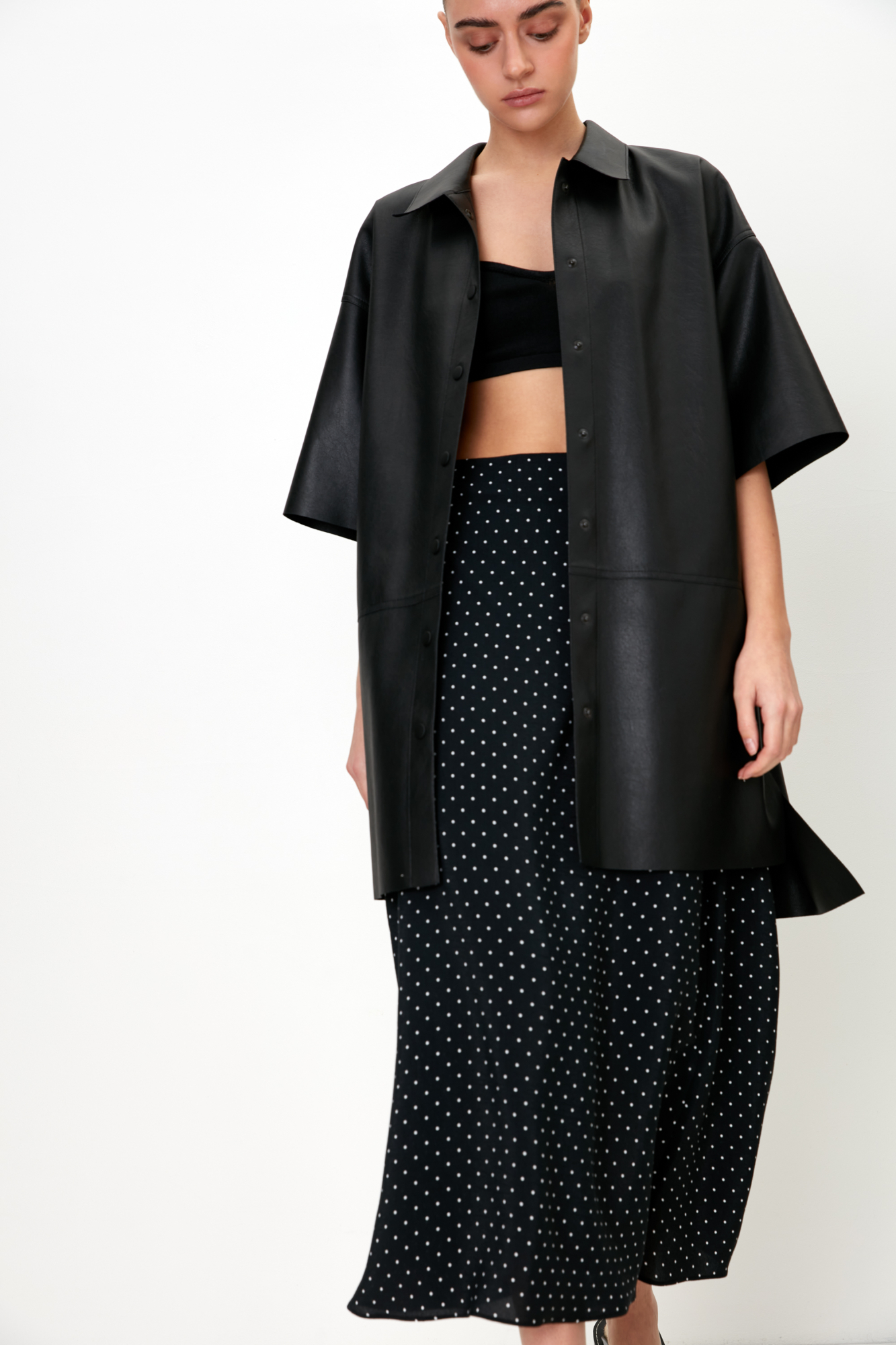 Принтованная юбка длины миди из 100% вискозы. Модель прямого силуэта с резиновой вставкой сзади для фиксации.