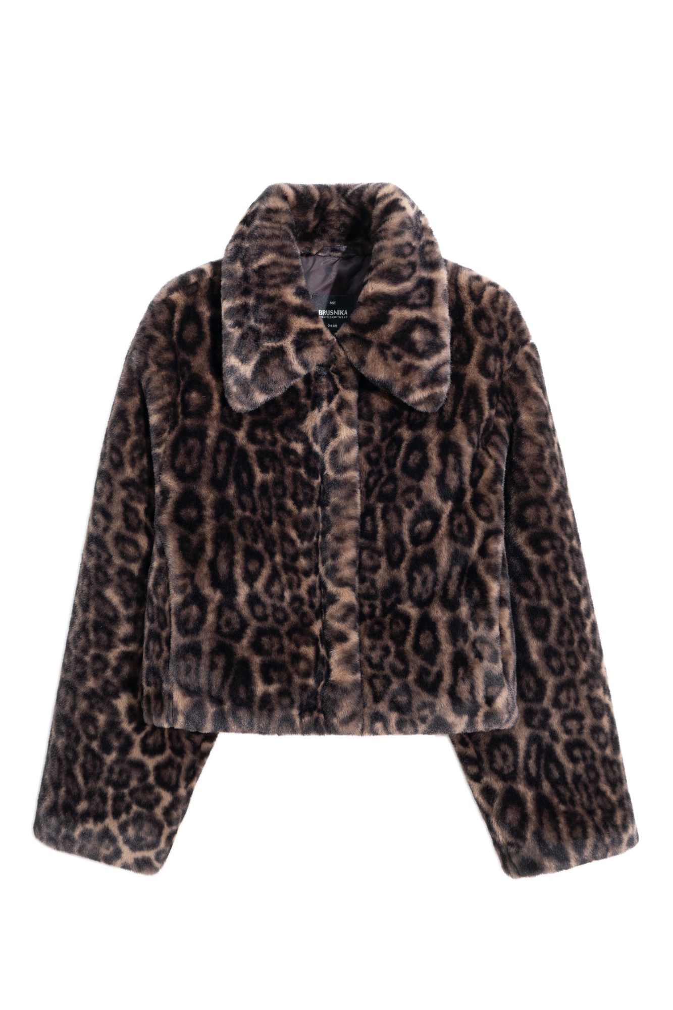 Короткая шуба из экомеха с анималистичным принтом, имитирующим окрас леопарда. Модель прямого кроя с отложным воротником и карманами. Застежка на потайные кнопки под планкой. Низ изделия выполнен на кулиске.