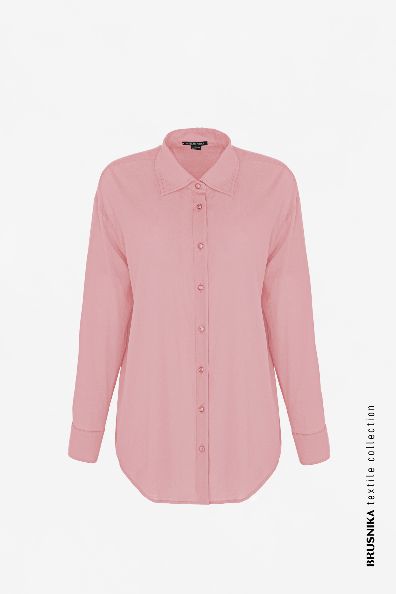 Классическая рубашка из тонкого хлопка. Отложной воротник, длинные рукава с манжетами на пуговица. Застежка на пуговицы.