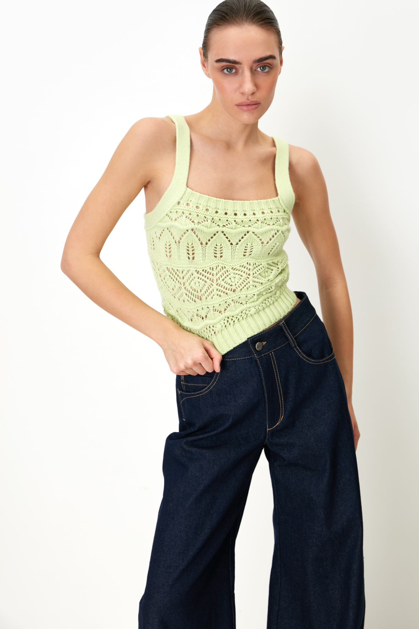 Ажурный топ с добавлением шерсти альпака с квадратным вырезом на широких бретелях.