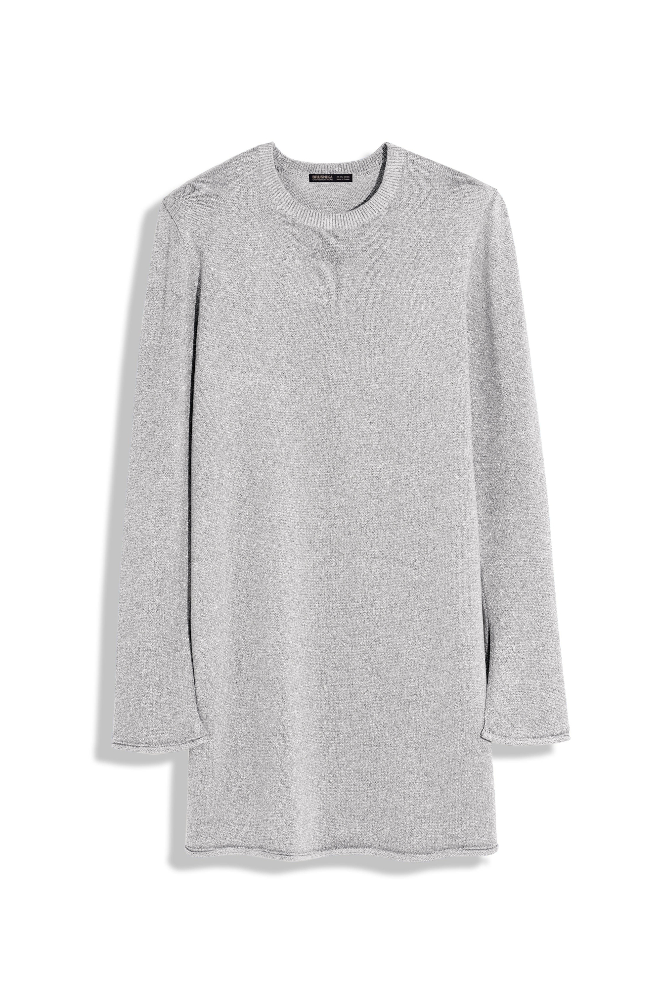 Трикотажное платье длины мини из вискозы с добавлением люрекса. Модель свободного силуэта с круглой горловиной и длинными рукавами. Края изделия декорированы валиком.