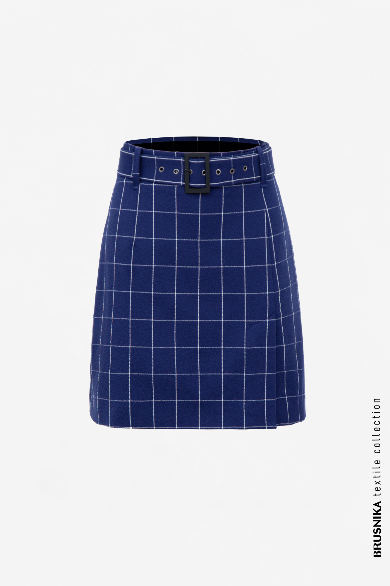 Юбка длины мини в клетку. Модель со шлевками на поясе и ремнем с крупной пряжкой.