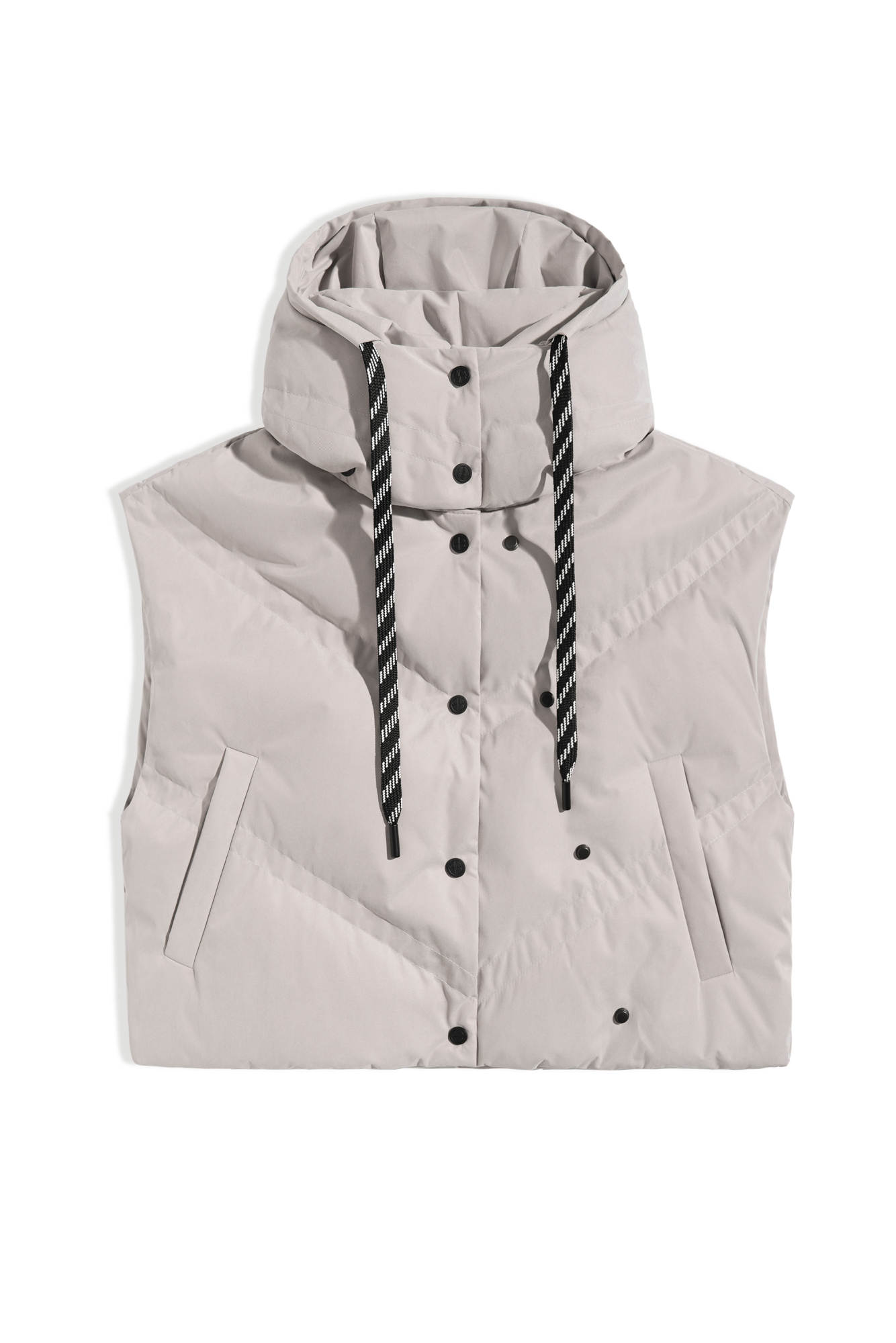 Стеганый жилет на пуху с двойной отстрочкой. Модель с капюшоном и воротником-стойкой. Застежка на кнопки. Низ изделия выполнен на регулируемой кулиске.