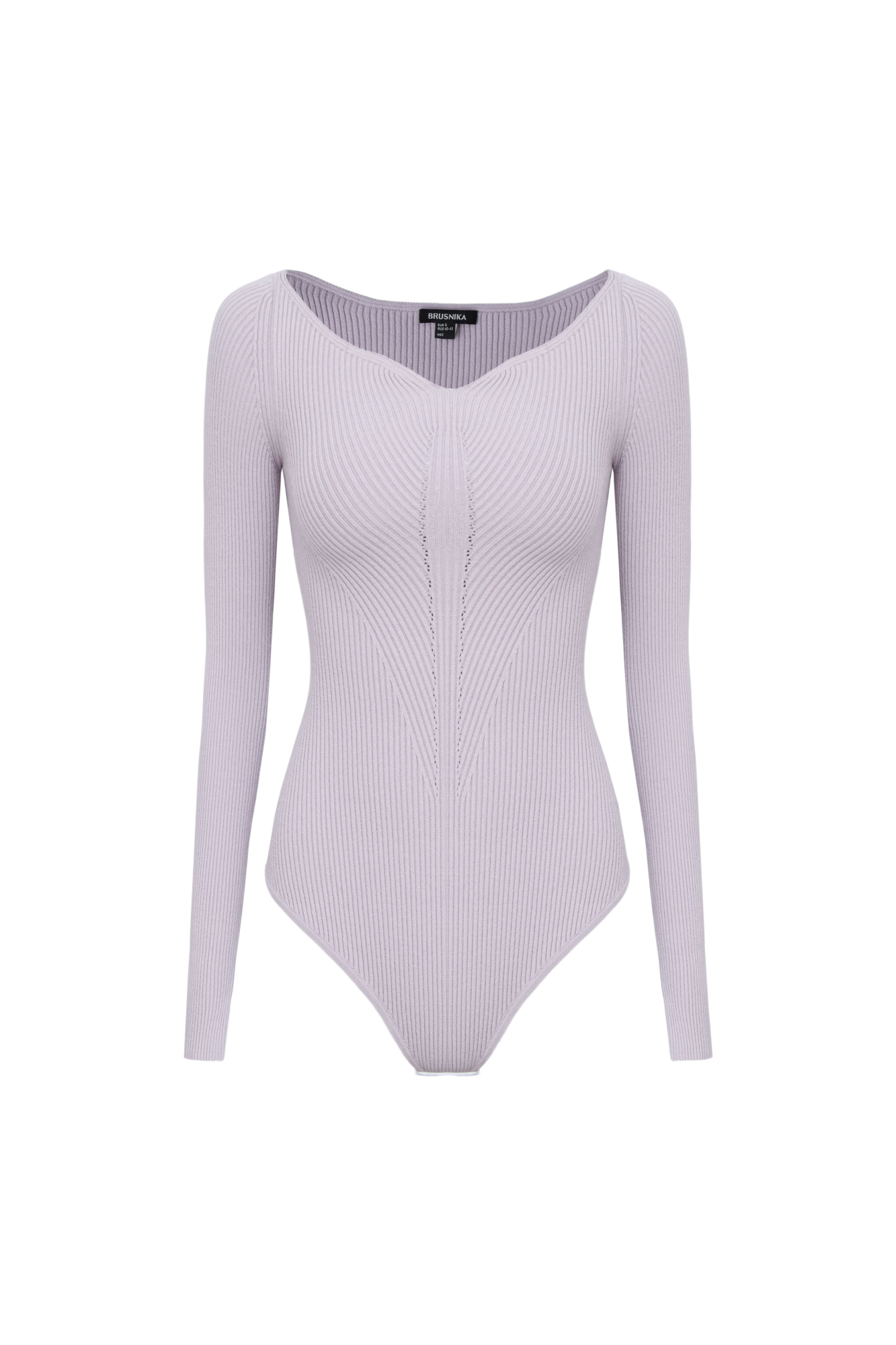 Трикотажное боди из вискозы в рубчик с длинным рукавом и фигурным вырезом.