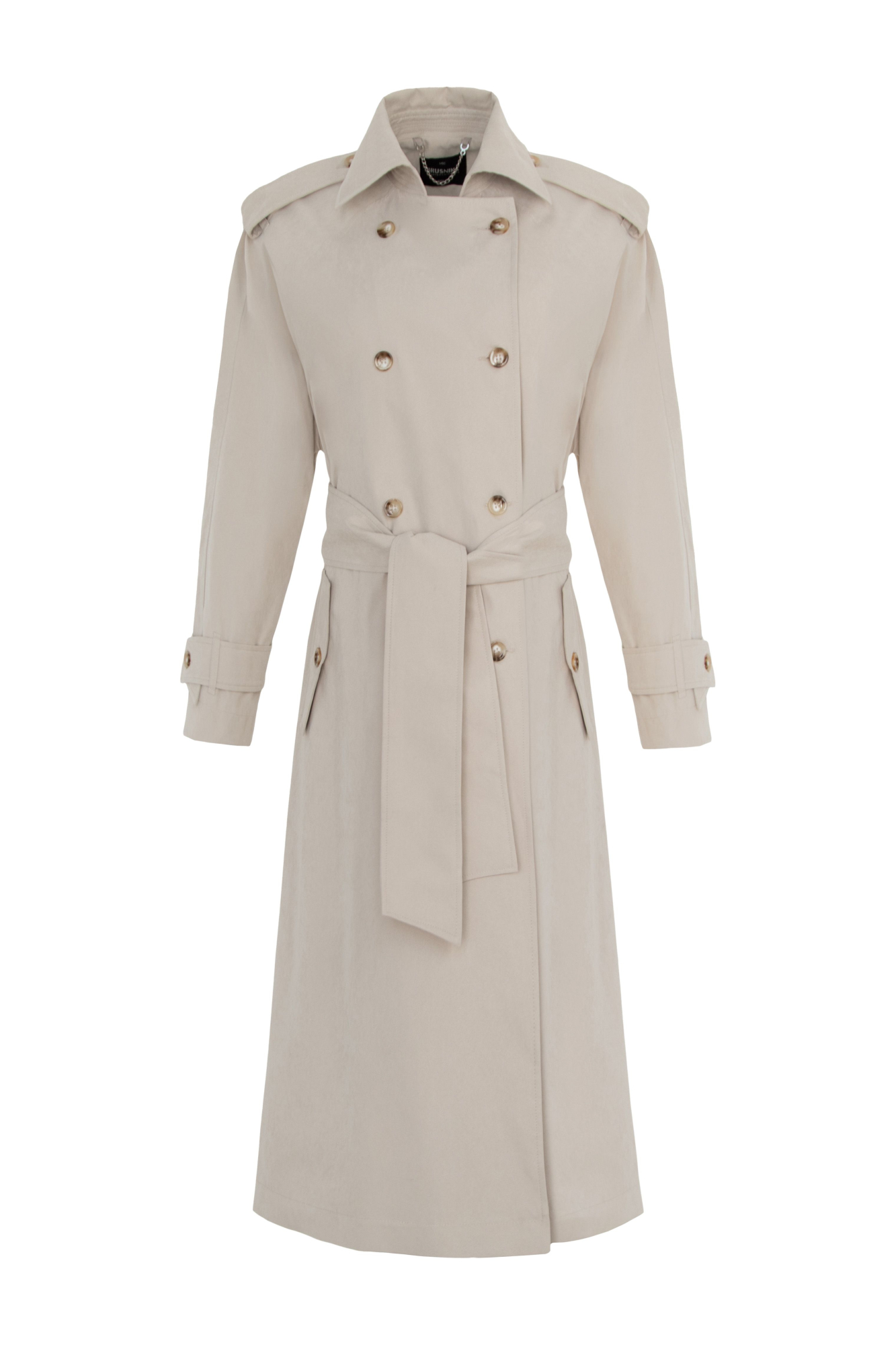 Двубортный тренч из водоотталкивающего материала. Модель свободного кроя с широким поясом из основного материала, асимметричной отлетной кокеткой и боковыми карманами. Паты на манжетах и плечах. На подкладке. Застежка на пуговицы.