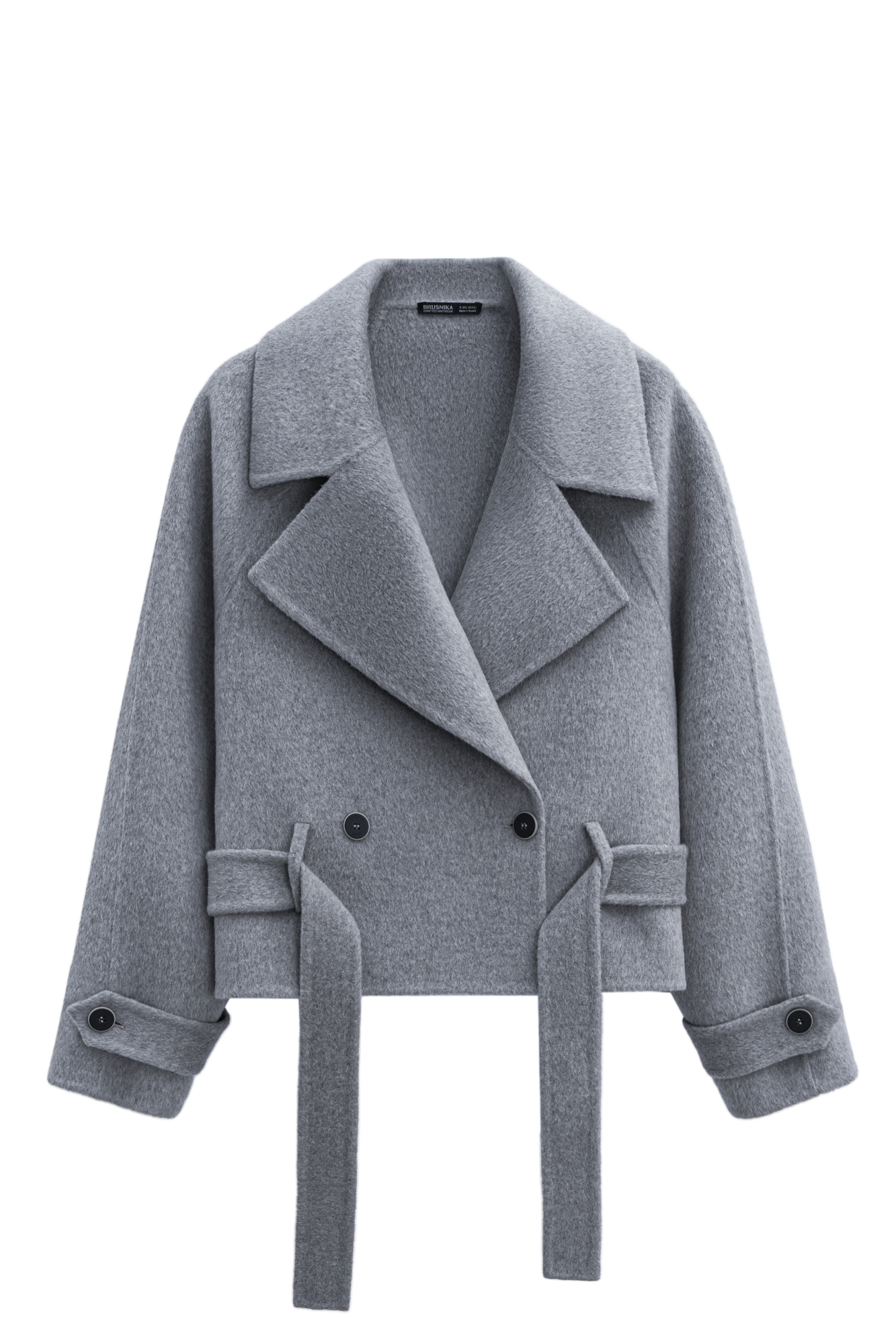 Двубортный короткий тренч из шерсти. Модель прямого кроя с широкими лацканами, шлевками на поясе и патами с пуговицами на рукавах.