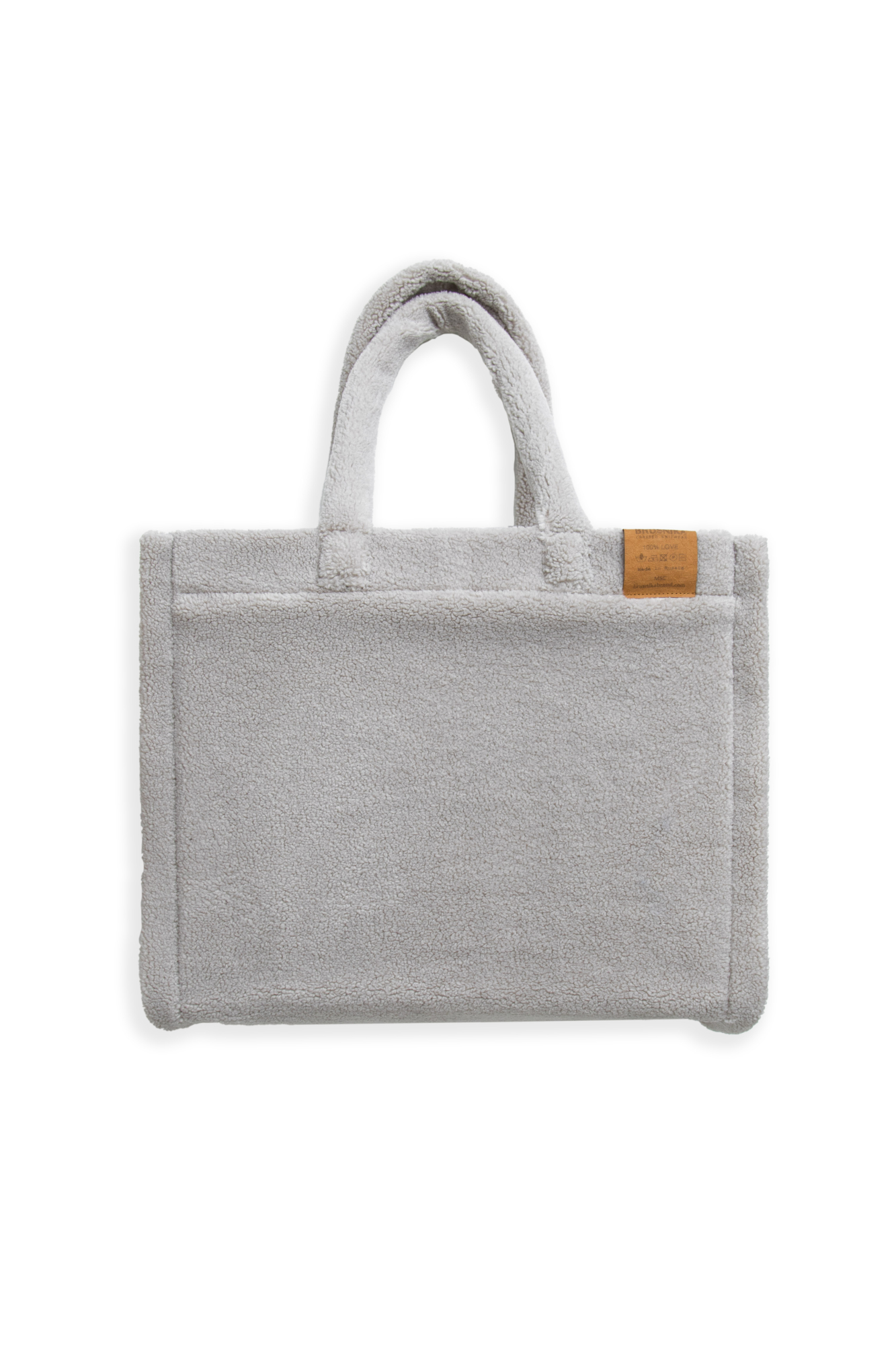 Сумка из экомеха с двумя плечевыми ремнями. Аксессуар&nbsp;&nbsp;гармонично сморится с вязаными изделиями и верхней одеждой из меха.