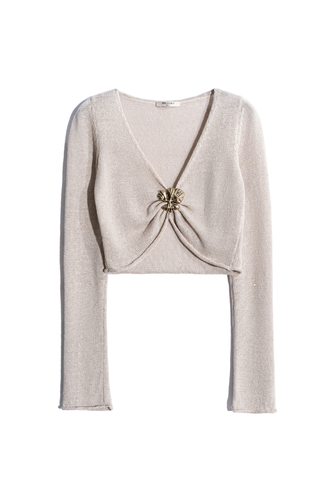 Трикотажный топ изо льна с люрексом. Модель укороченного силуэта с длинными рукавами, валиками на манжетах, глубоким V-образным вырезом декольте и акцентным элементом на лифе.