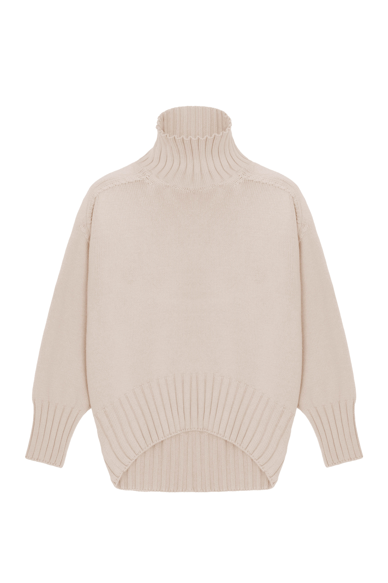 Объемный джемпер крупной вязки из 100% хлопка с высоким горлом. Манжеты и низ изделия в рубчик.
