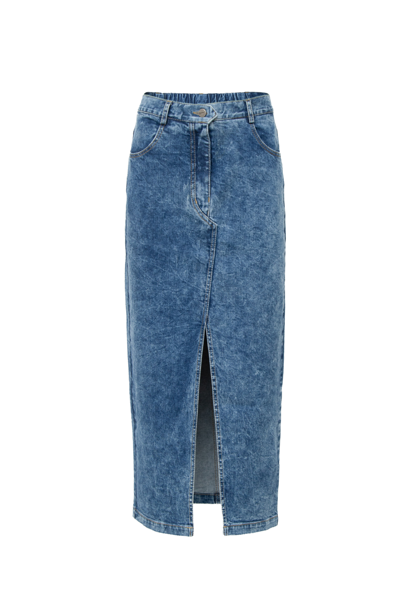 Джиносовая юбка длины миди из хлопка. Модель прямого кроя с разрезом спереди, патами на поясе для ремня и карманами. Застежка на молнию и пуговицу. 