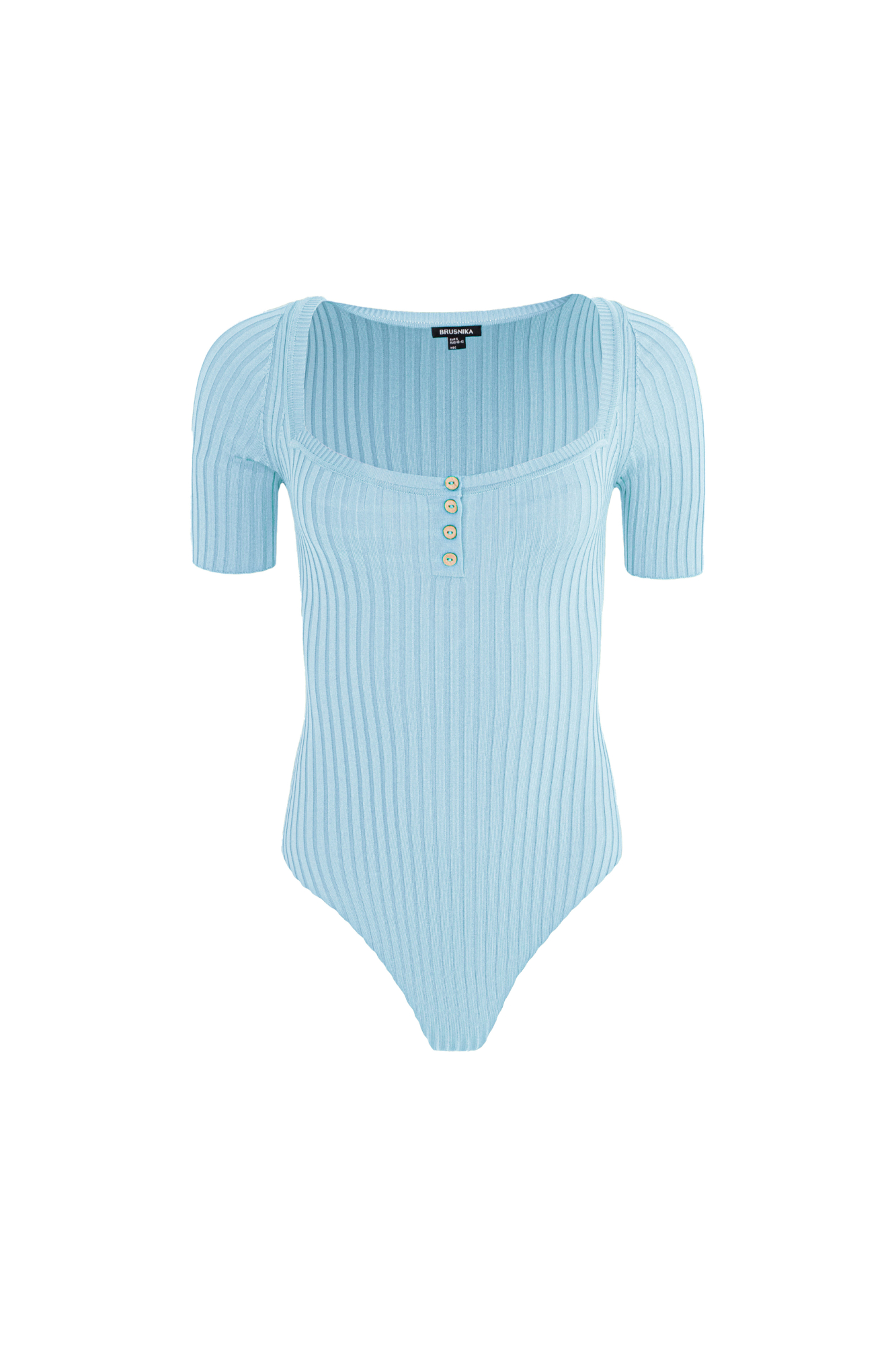 Трикотажное боди из вискозы в широкий рубчик. Модель с квадратным вырезом головины, коротким рукавом и застежкой на бельевые крючки. Изделие декорировано небольшими пуговицами.