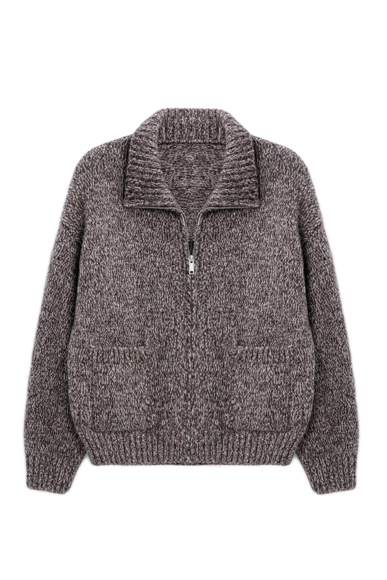 Трикотажный меланжевый бомбер из шерсти мериноса экстрафайн. Модель свободного силуэта со спущенной линией плеча, отложным воротником и двумя накладными карманами. Манжеты рукавов, низ и воротник изделия выполнены в рубчик