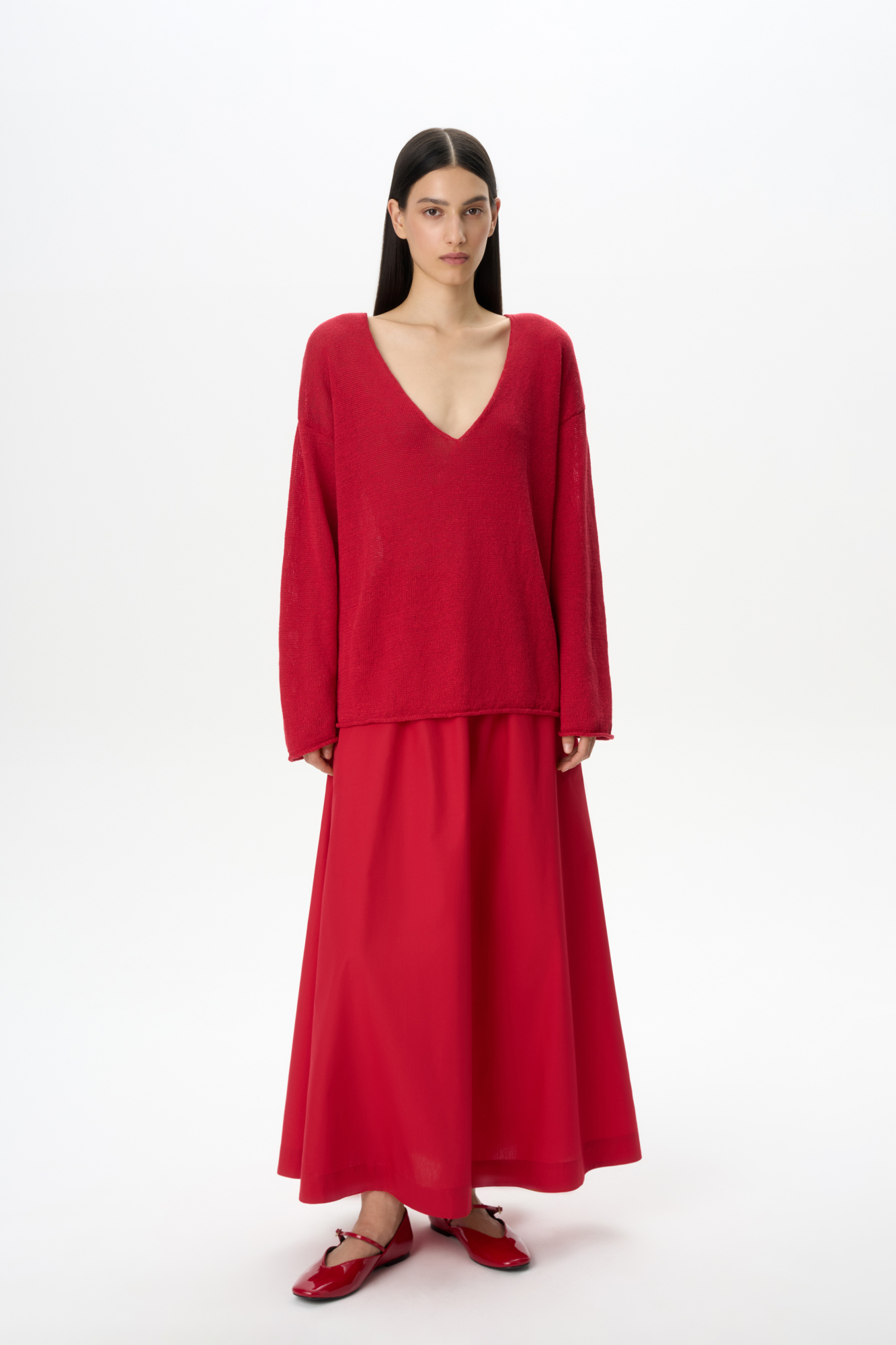 Хлопковая юбка длины макси. Модель прямого кроя, с эластичным поясом на кулиске и карманами.