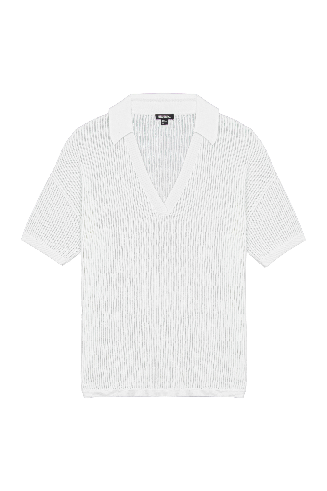 Трикотажная футболка поло из органического хлопка в рельефный рубчик. Модель свободного силуэта со спущенной линией плеча и воротником-поло.<br />
Трикотажное платье длины мини из органического хлопка. Модель приталенного силуэта, с длинными расклешенными рукавами разрезами на манжетах и круглым вырезом горловины. <br />
Изделие декорировано объемным растительным орнаментом. Органический хлопок - более экологичная и безопасная альтернатива обычному хлопку, выращенная без использования химикатов.