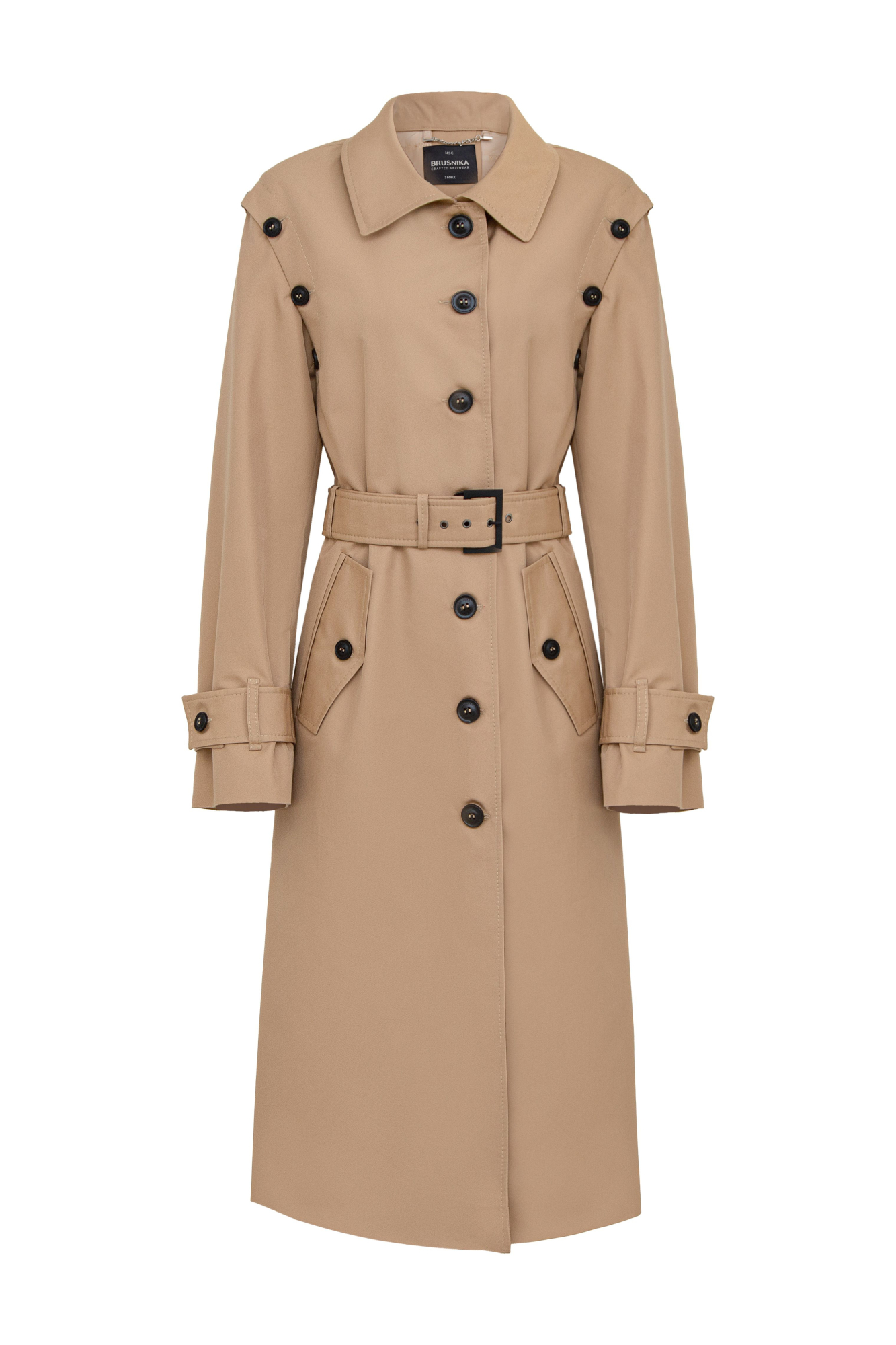 Длинный плащ свободного кроя с отложным воротником-стойкой. Декор выполнен в виде многочисленных пуговиц. Рукава изделия отстегиваются. Два боковых кармана с клапанами, паты для пояса. Пояс с пряжкой из основого материала.