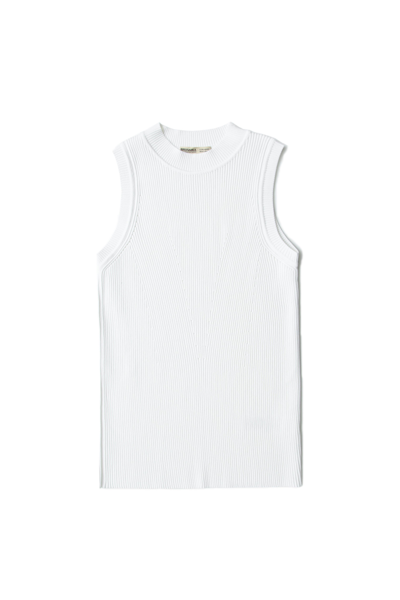 Облегающий топ в мелкий рубчик прекрасно сочетается с жакетами и кардиганами, но и в одиночном варианте выступает отличным спутником офисного образа.