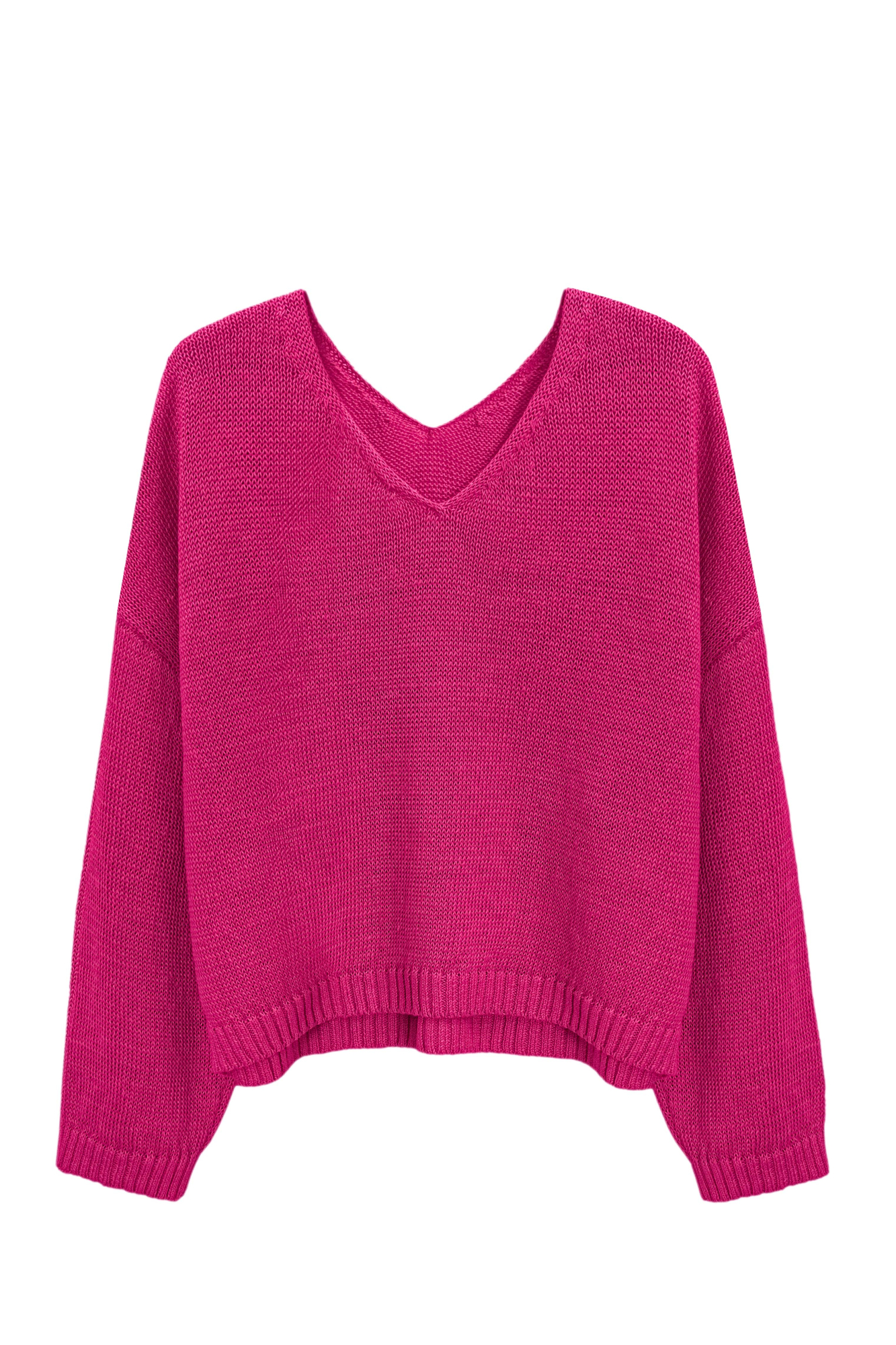 Трикотажный джемпер из 100% льна с V-образным вырезом. Модель прямого силуэта с длинным рукавом и удлиненной спинкой. Края изделия выполнены в рубчик.