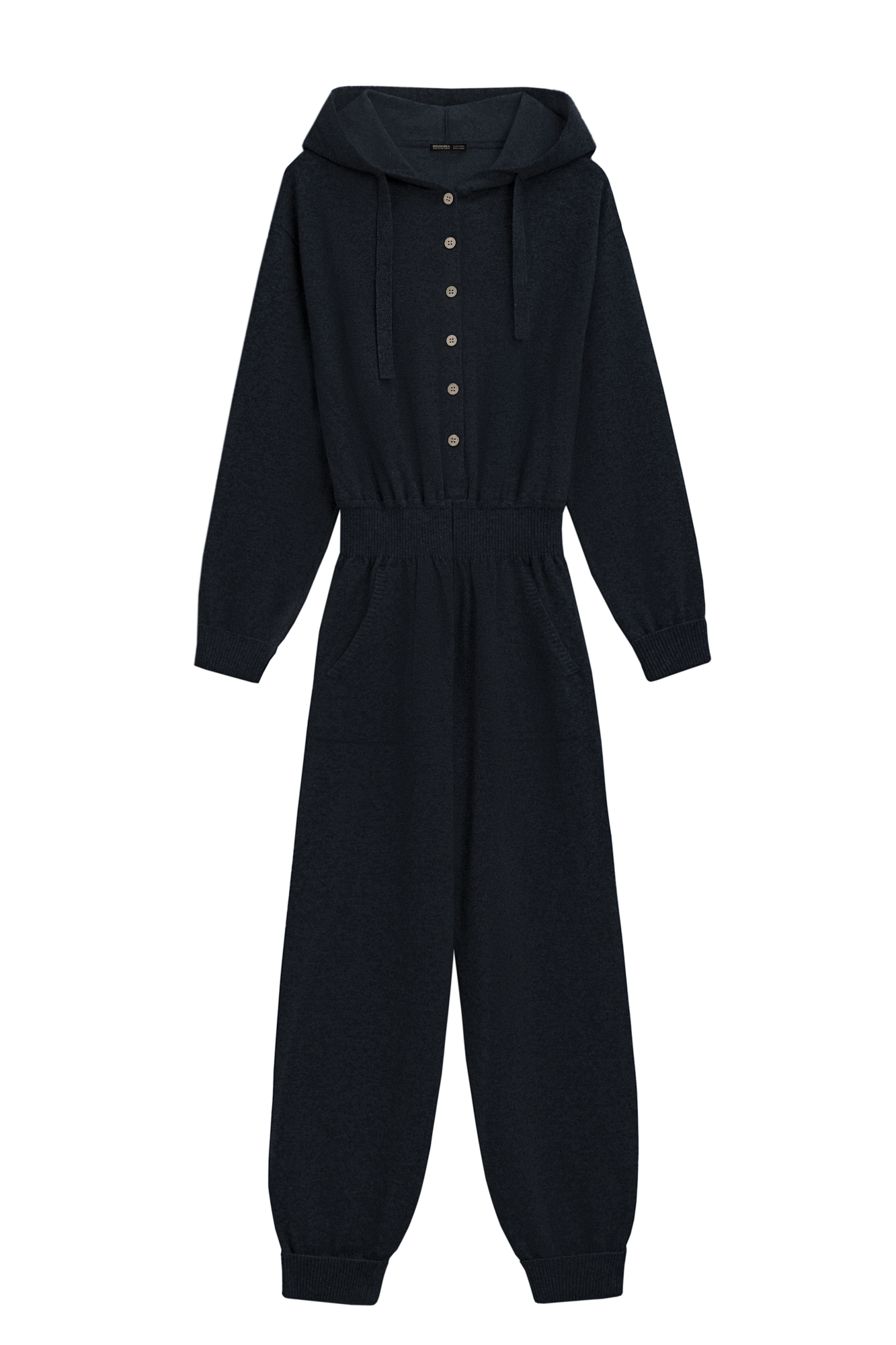Трикотажный комбинезон из шерсти и кашемира, состоящий из худи и брюк. Худи с капюшоном и застежкой на пуговицы, брюки с широким эластичным поясом, боковыми карманами и манжетами на резинке.