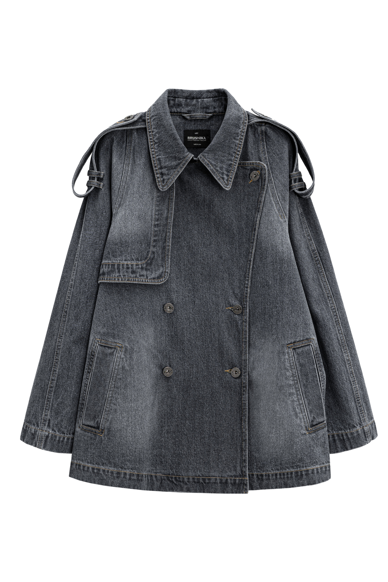 Джинсовый двубортный тренч из 100% хлопка. Модель свободного кроя, с классическим отложным воротником, отлетной кокеткой, патами на плечах, двумя боковыми карманами и шлевками на талии для пояса. Застежка на металлические пуговицы. Изделие без подкладки.