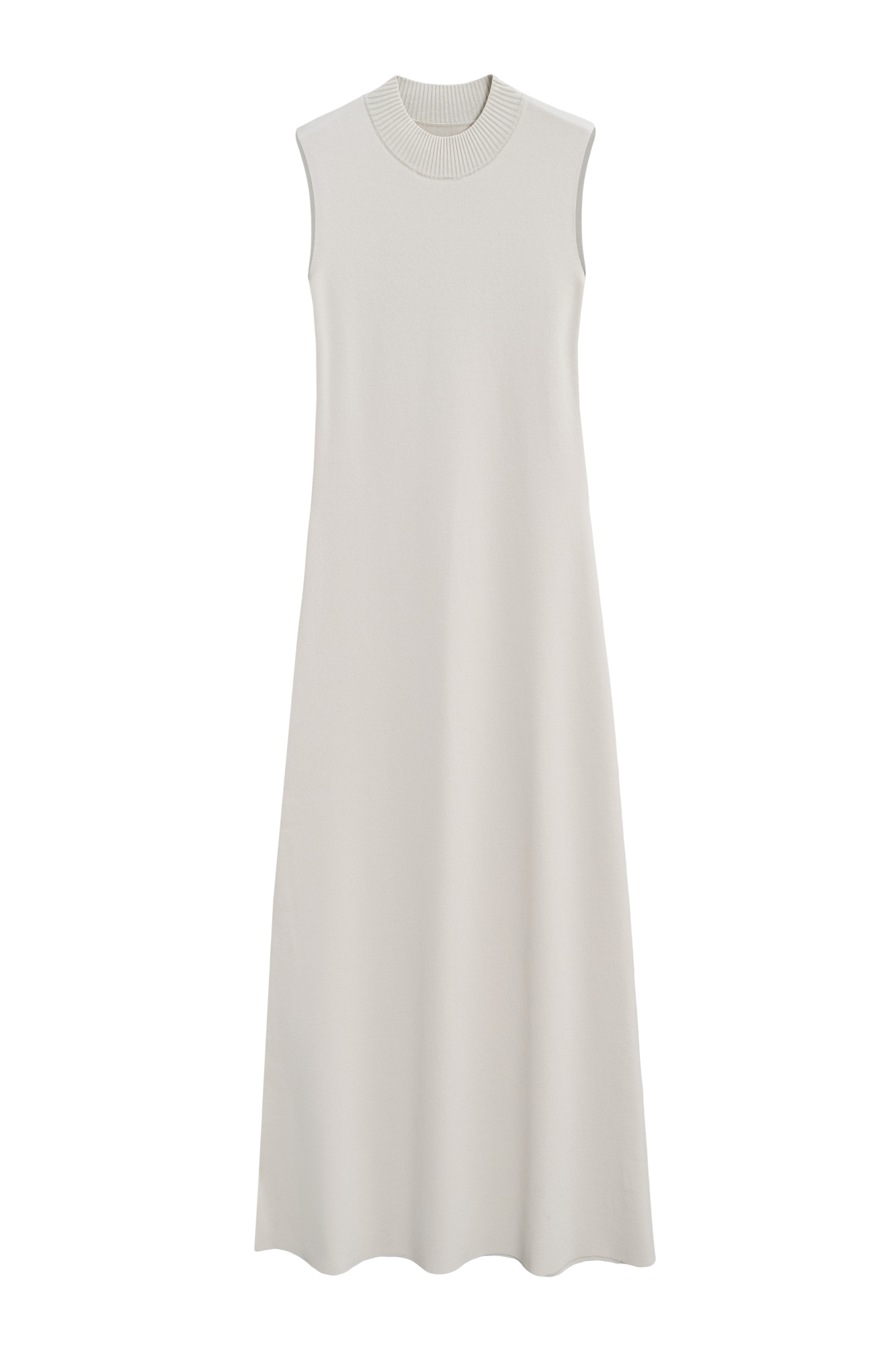 Трикотажное платье длины миди из вискозы. Модель приталенного силуэта, без рукавов, с невысоким воротником стойкой.