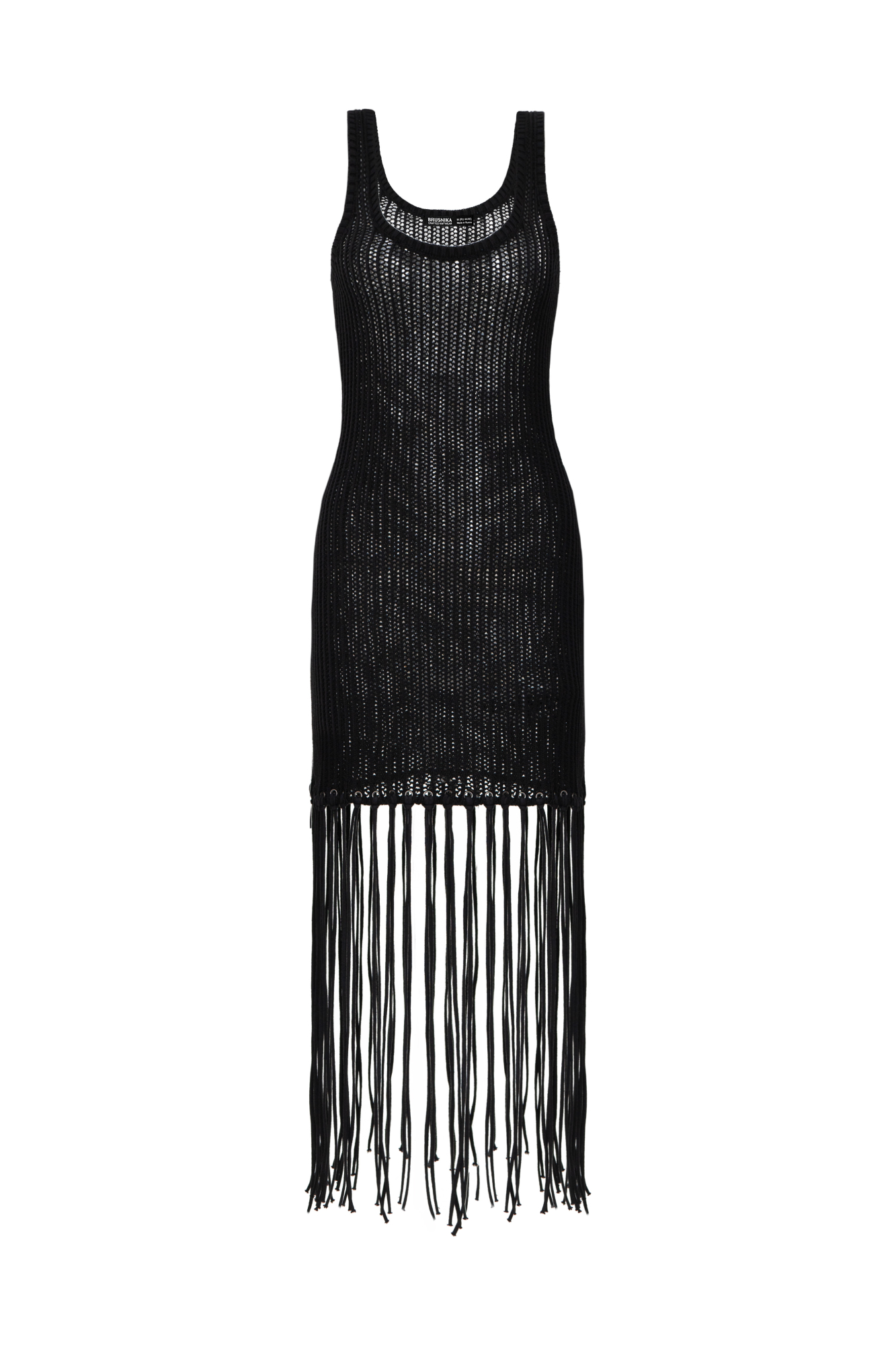Трикотажный ажурный сарафан из 100% хлопка. Модель свободного кроя, без рукавов, на широких бретельках и U-образным вырезом. Изделие декорировано длинной бахромой.