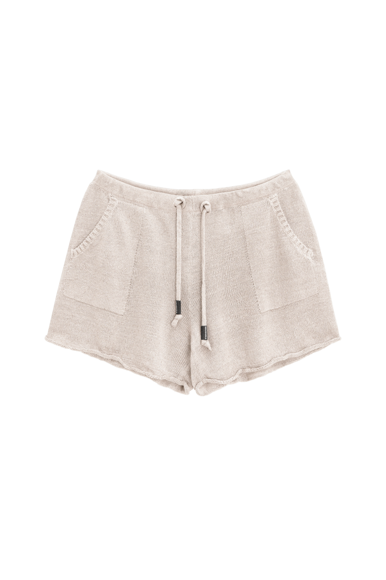 Трикотажные короткие шорты из 100% льна. Модель свободного кроя с двумя боковыми карманами и регулиремым поясом на кулиске.