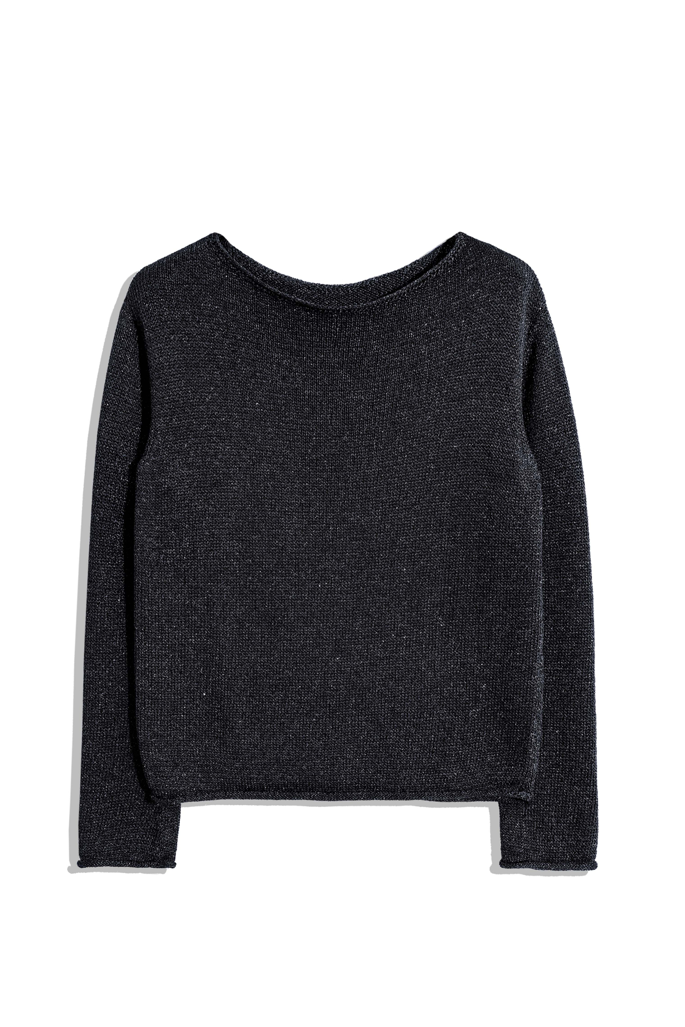 Лонгслив из вискозы с люрексом. Модель с вырезом-лодочкой и длинными рукавами. Манжеты рукавов и низ изделия декорированы валиками.