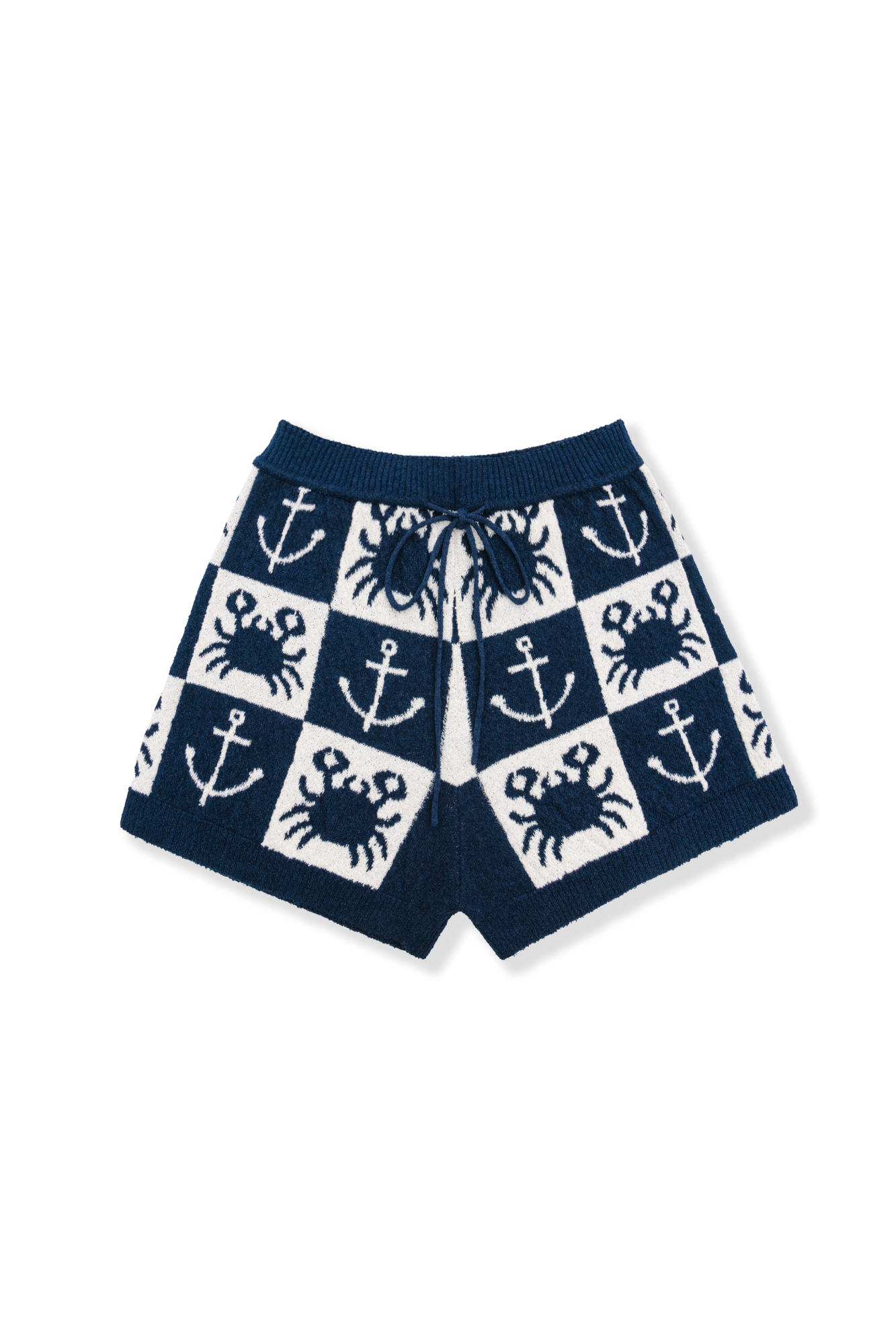 Трикотажные шорты из 100% хлопка. Модель прямого кроя, с регулируемым поясом на тонкой кулиске. Края изделия выполнены в рубчик.