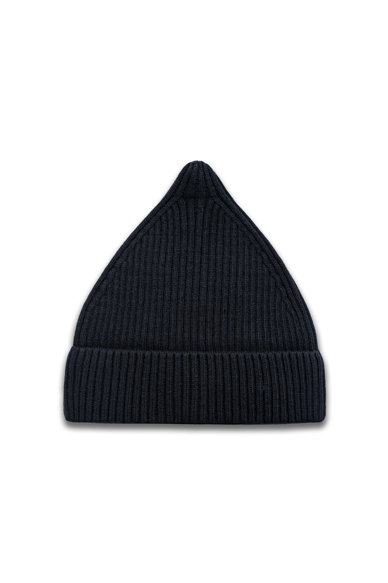 Трикотажная шапка с отворотом. Модель из смесовой шерсти с добавлением кашемира.