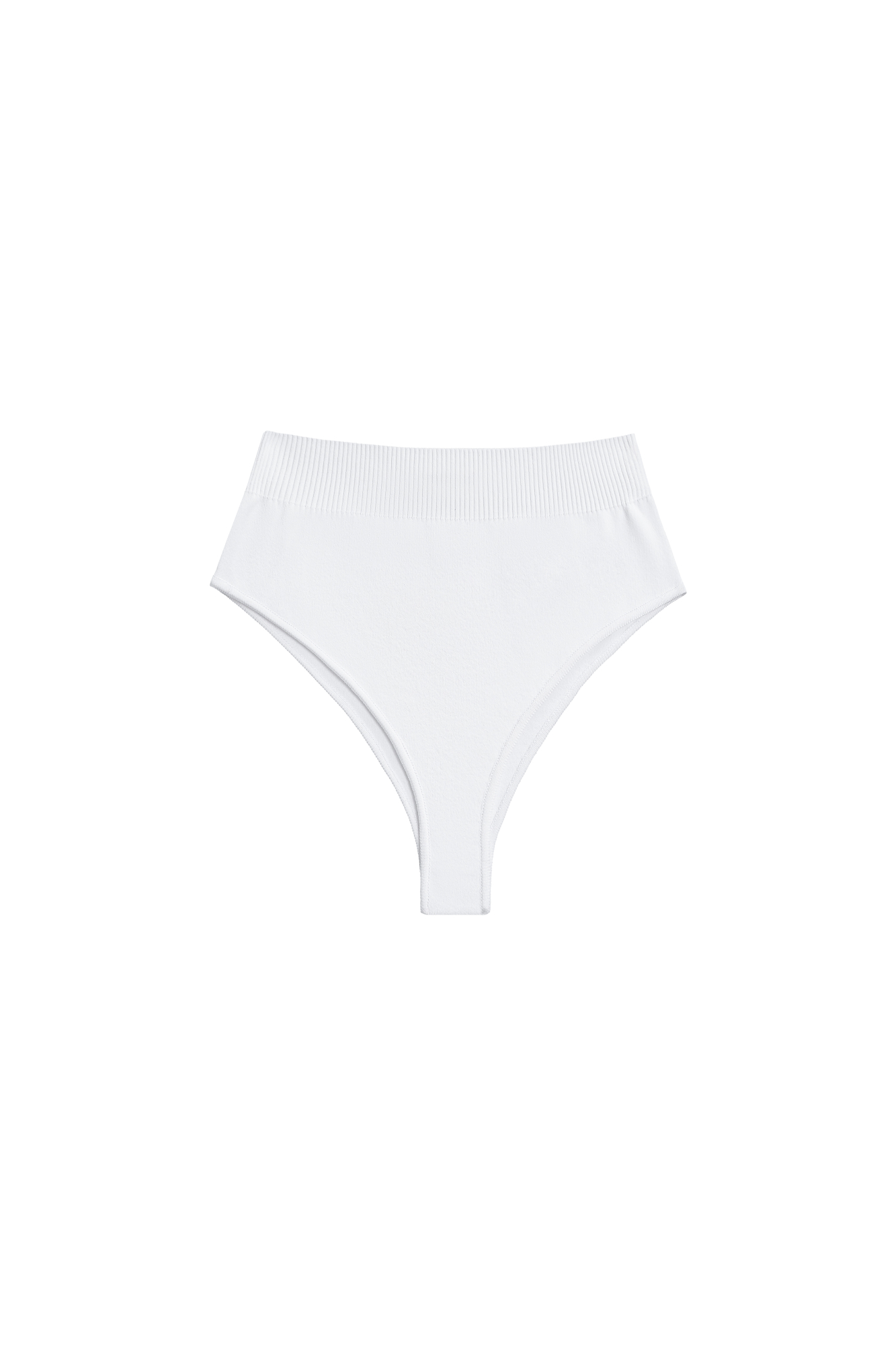 Короткие трикотажные шорты из вискозы с добавлением эластана. Модель с эластичным поясом в рубчик. Дополнить образ можно топом.