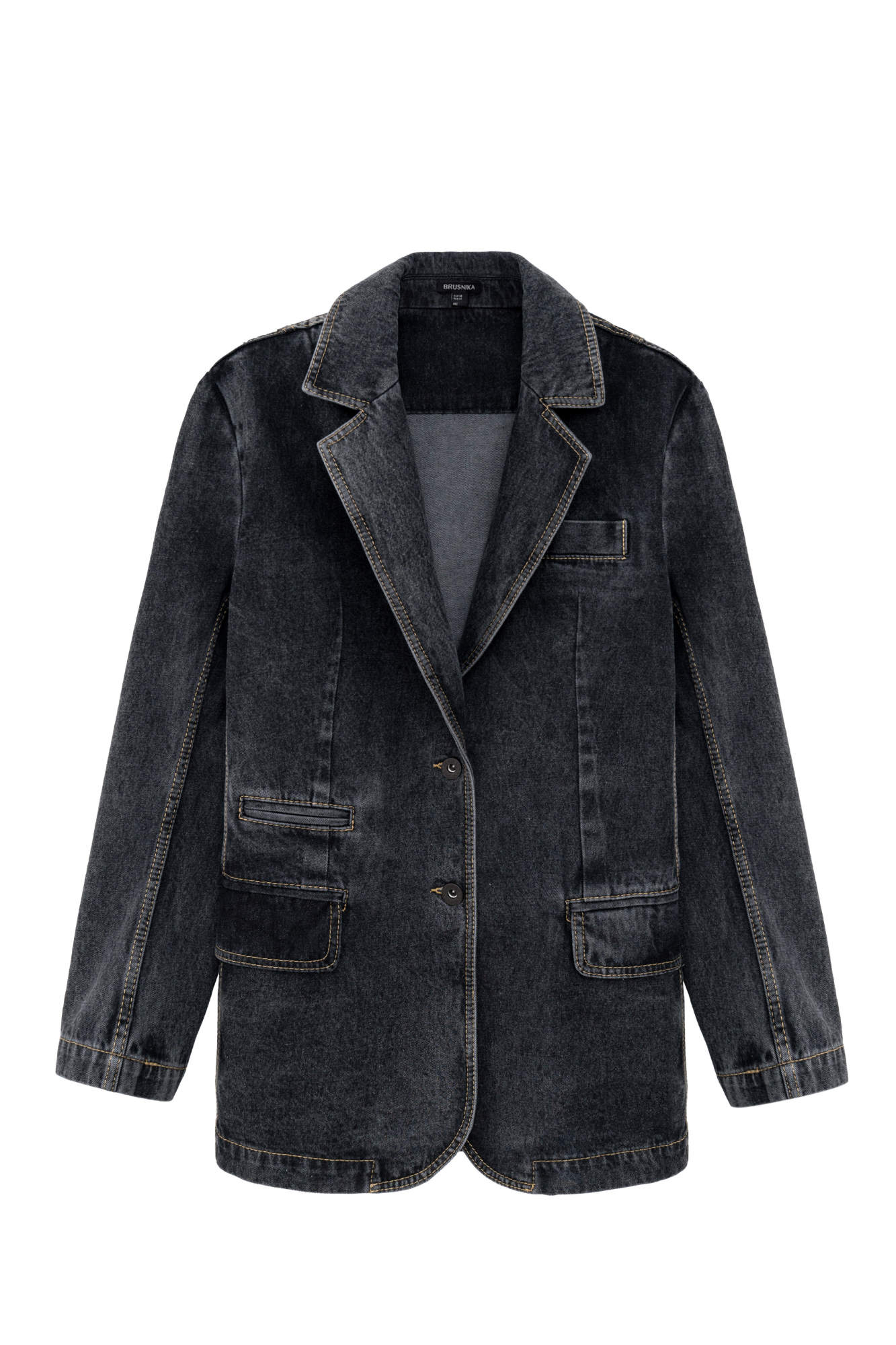 Джинсовый жакет из 100% хлопка. Модель прямого силуэта с английским воротником, прорезными карманами с карманами по бокам и на груди. Застежка на две пуговицы.