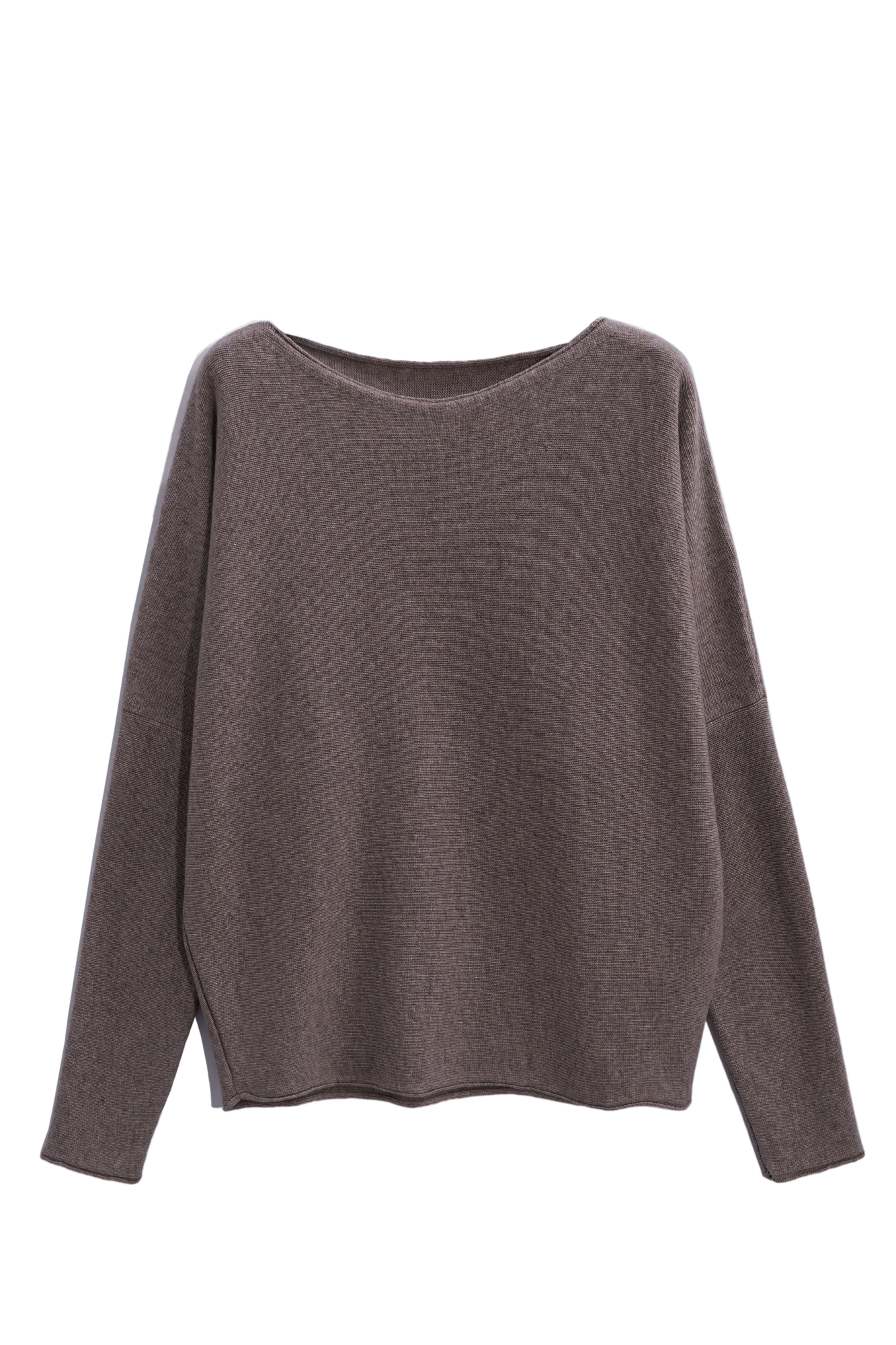 Трикотажный джемпер из кашемира и шерсти. Модель свободного силуэта с рукавом формы "летучая мышь" и горловиной лодочкой. 