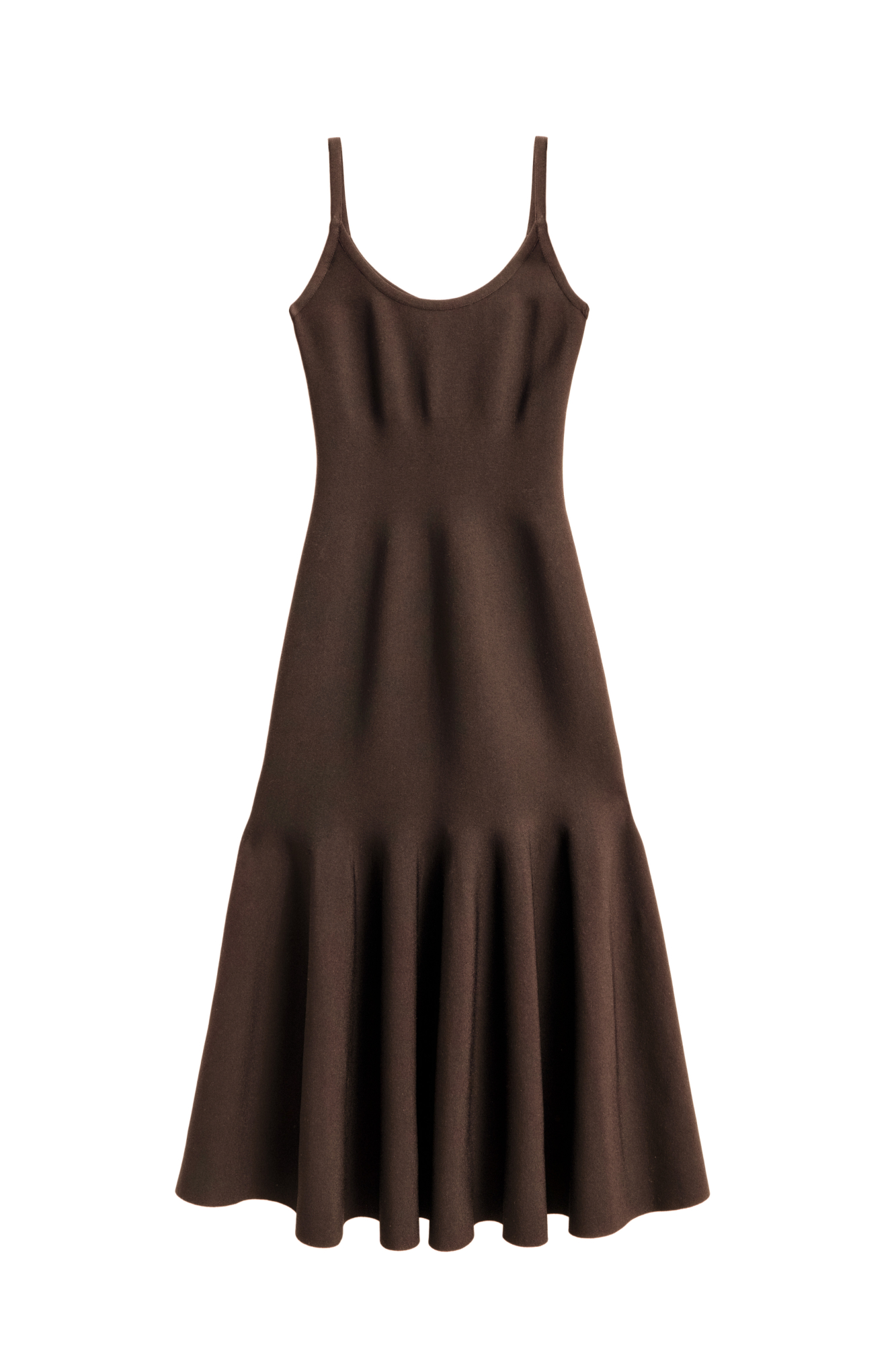 Трикотажное платье длины миди из вискозы. Модель приталенного силуэта, с расклешенной юбкой с мягкими складками, без рукавов, на узких бретелях. Застежка на молнию сзади.