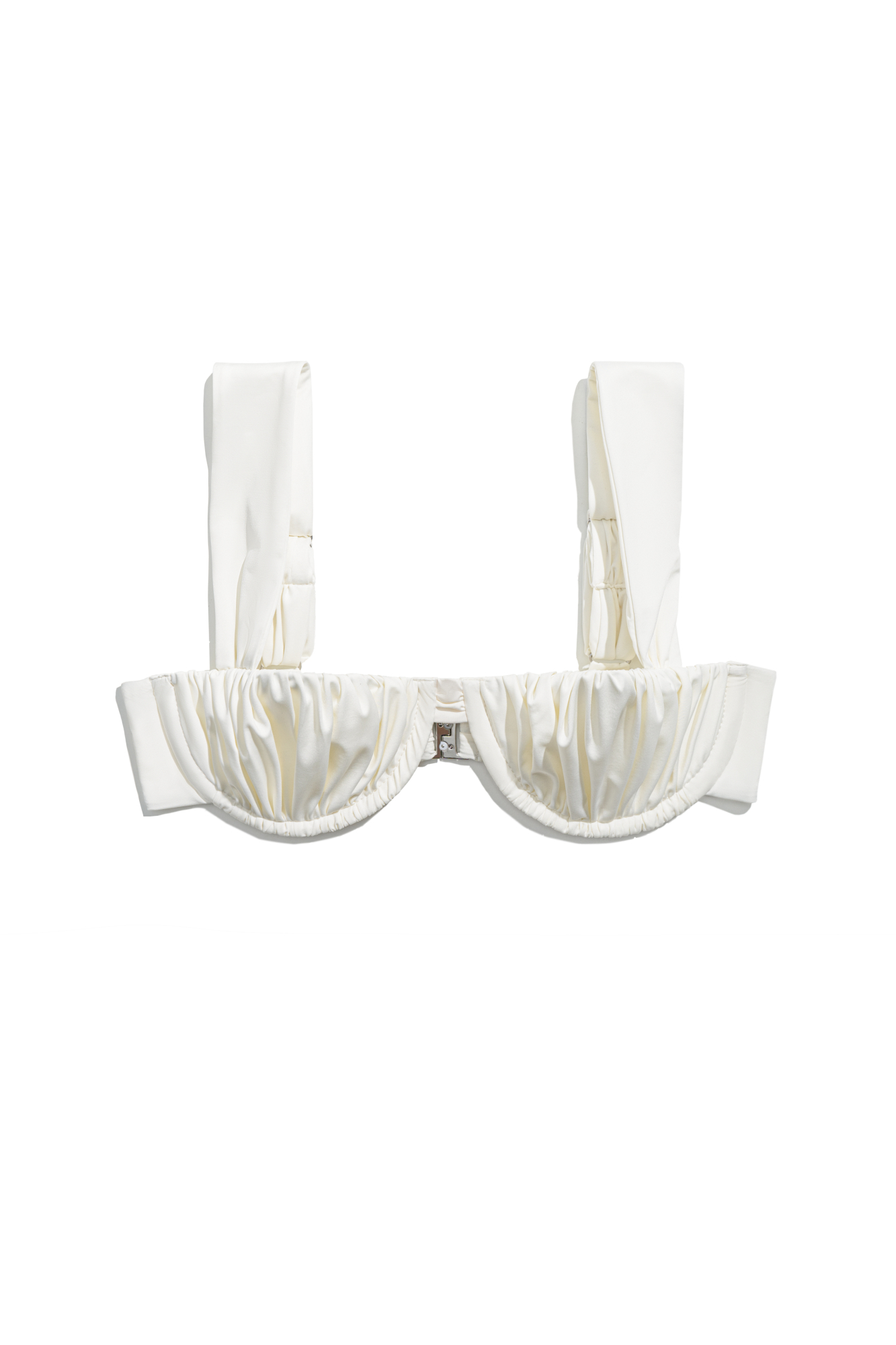 Купальник на широких бретельках. Чашечки декорированы драпировкой.