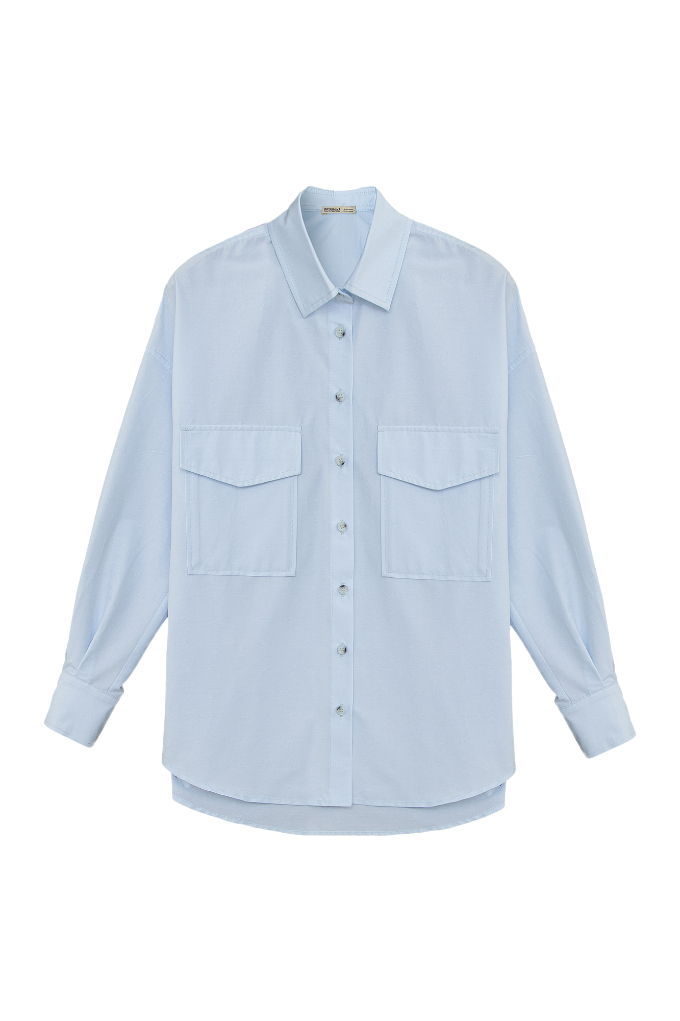 Классическая рубашка из хлопка с накладными карманами на груди.