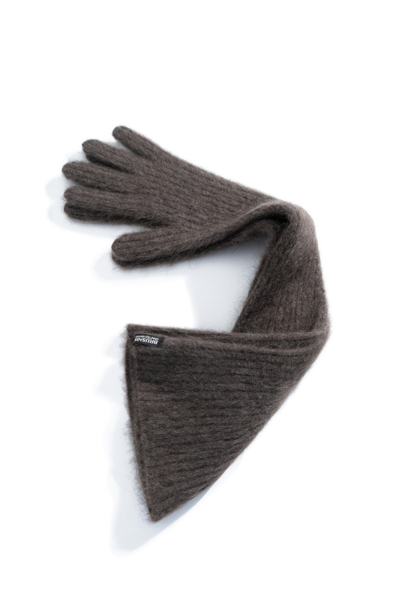 Длинные трикотажные перчатки из 100% шерсти яка. Модель выполнена в широкий рубчик.