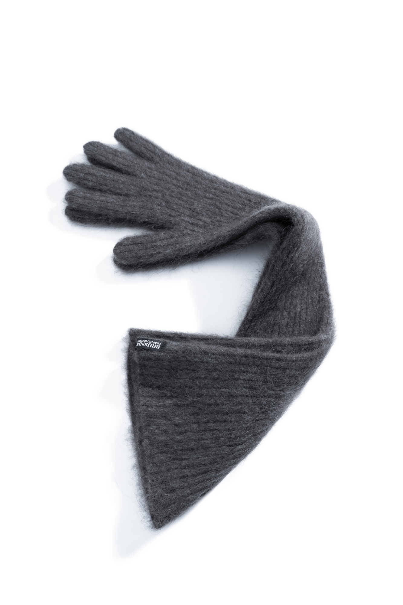 Длинные трикотажные перчатки из 1005 шерсти яка. Модель выполнена в широкий рубчик.