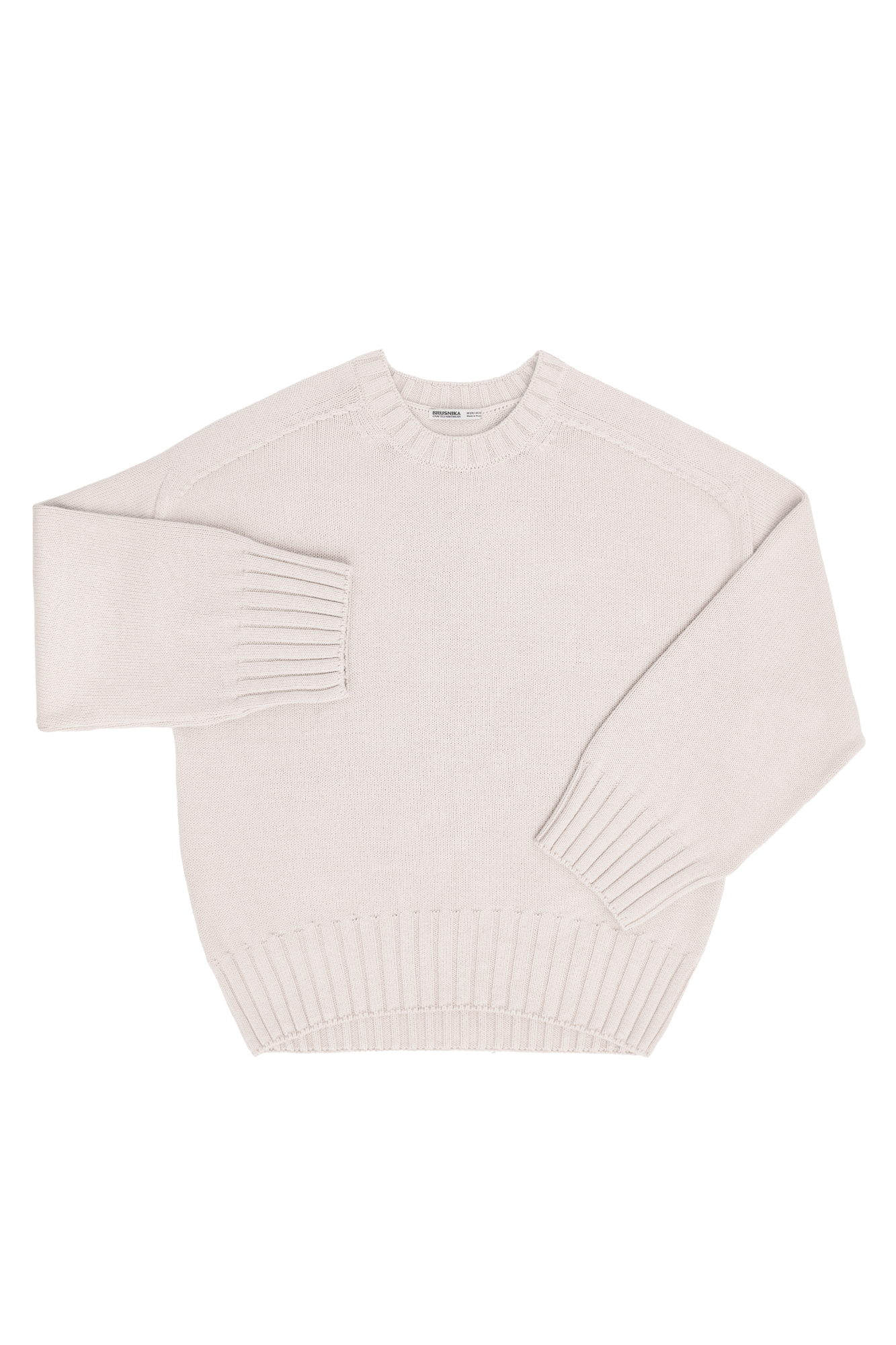 Трикотажный джемпер из 100% хлопка. Модель свободного силуэта со спущенной линией плеча и удлиненной спинкой.