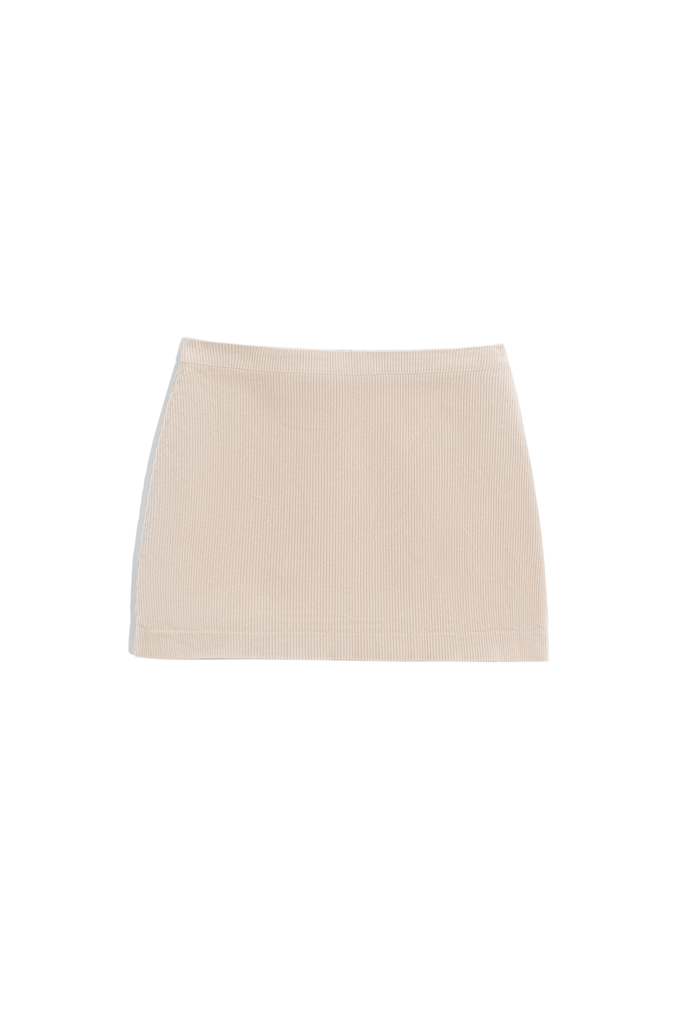 Вельветовая юбка длины мини. Модель с двумя карманами по бокам и застежкой на молнию сзади. Изделие на подкладке.