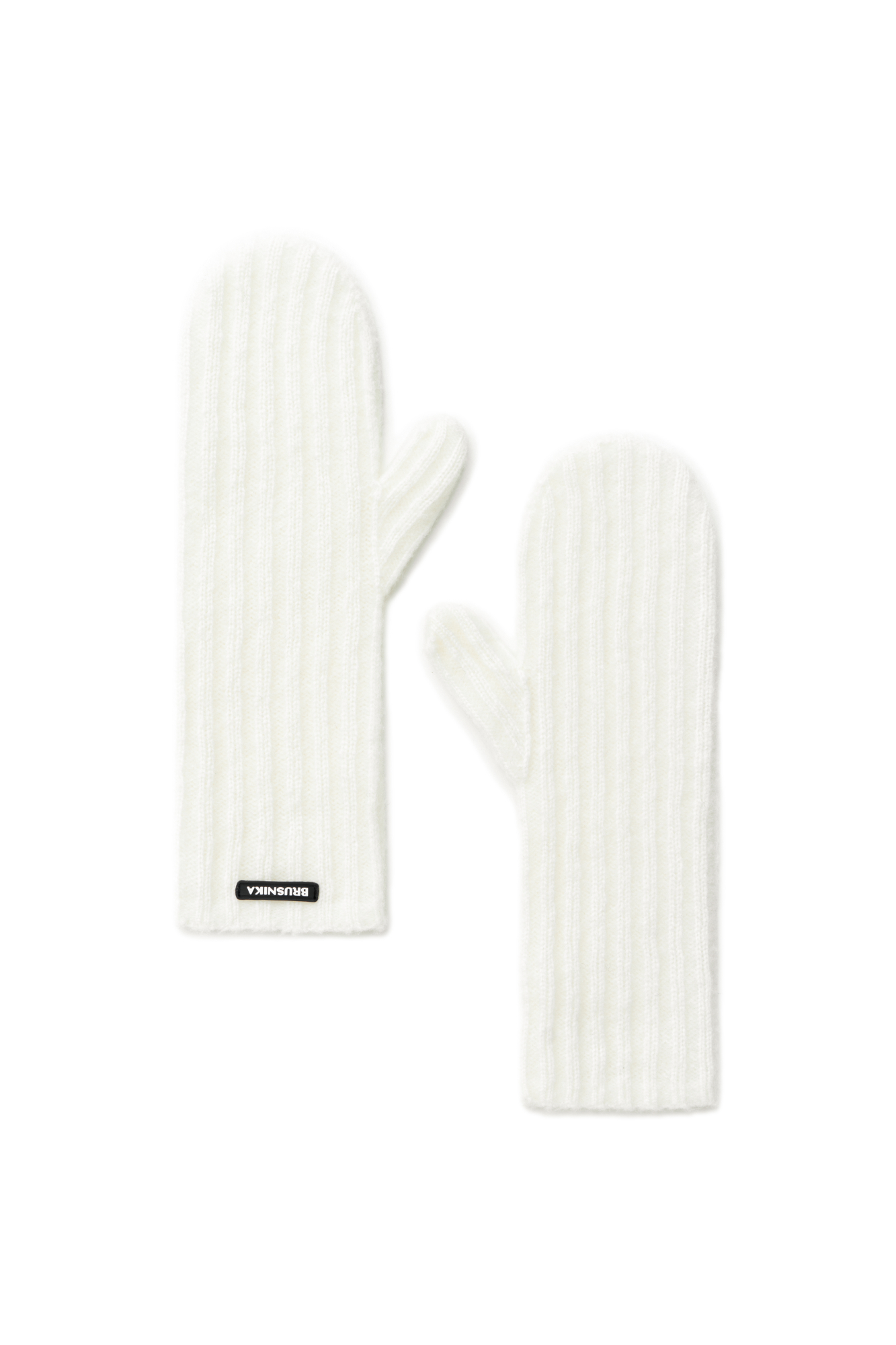 Трикотажные варежки из шерсти мериноса. Изделие декорировано брендированным ярлыком.