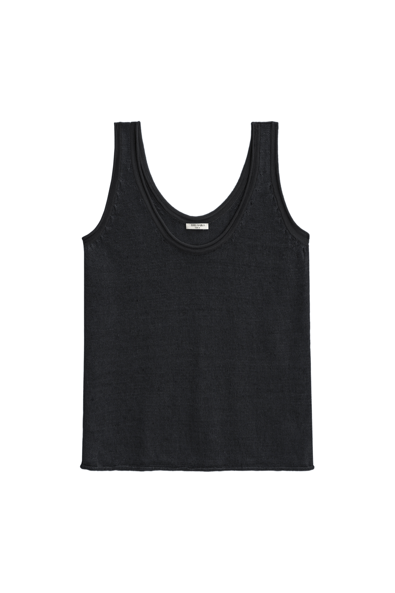 Трикотажный топ из 100% льна. Модель прямого кроя, на широких бретелях, с глубокой проймой и U-образным вырезом горловины. Края изделия выполнены в рубчик.