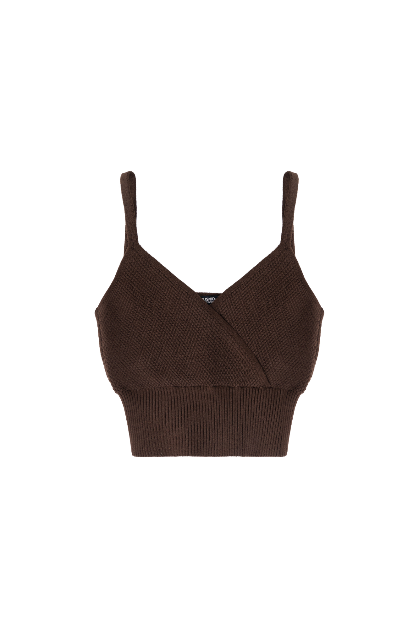 Фактурный кроп-топ из вискозы на тонких бретелях. Модель с имитацией запаха на лифе и широкой эластичной резинкой.