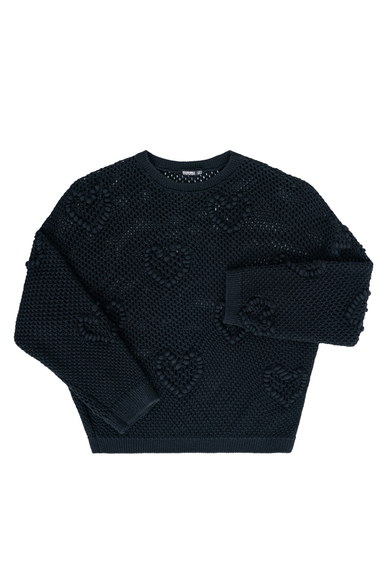 Трикотажный ажурный джемпер из хлопка. Модель свободного силуэта, со спущенной линией плеч, длинными рукавами и круглым вырезом горловины. Изделие декорировано объемными деталями в виде сердечек.